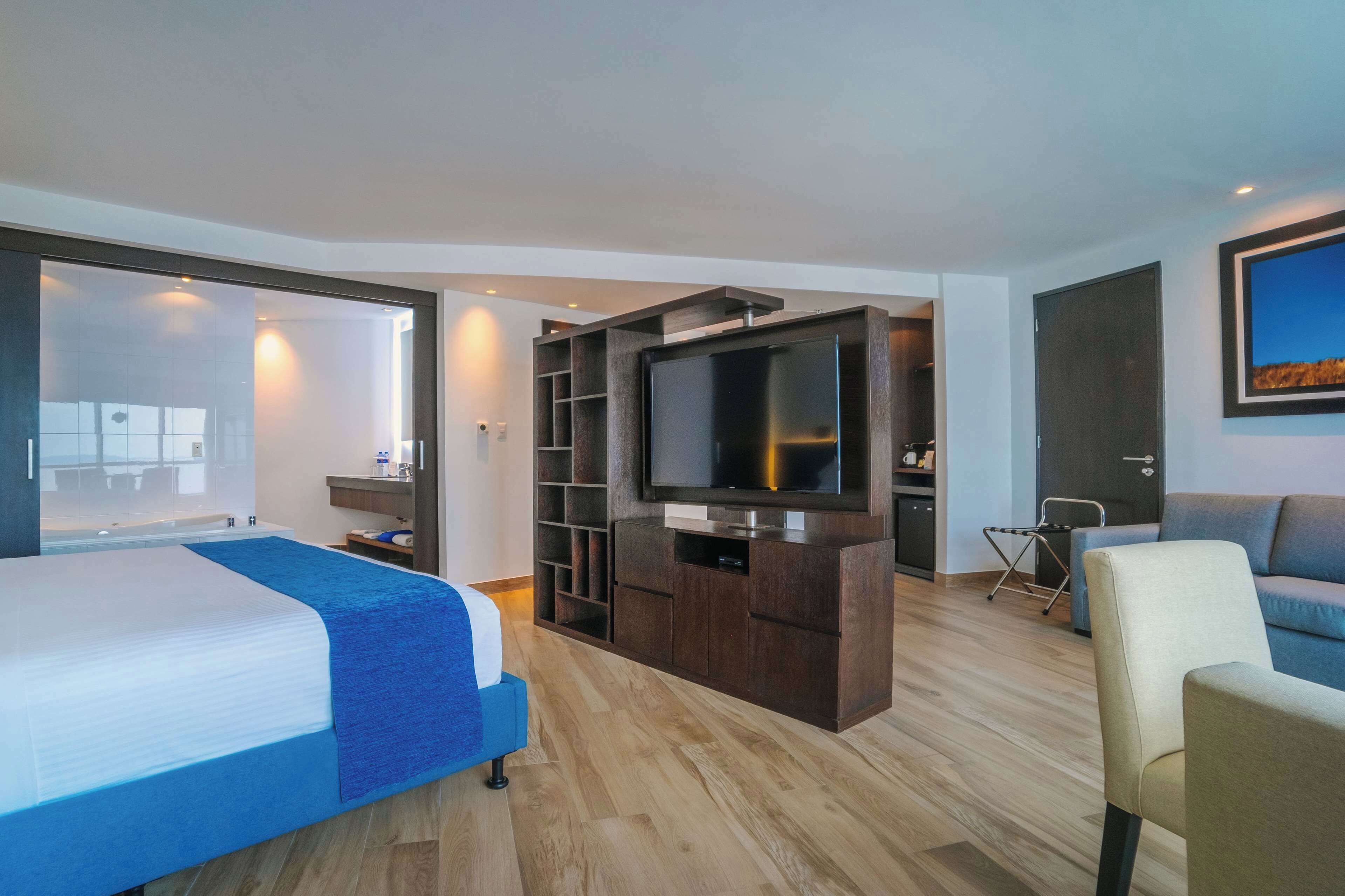Wyndham Guayaquil Puerto Santa Ana Wyndham Guayaquil Puerto Santa Ana