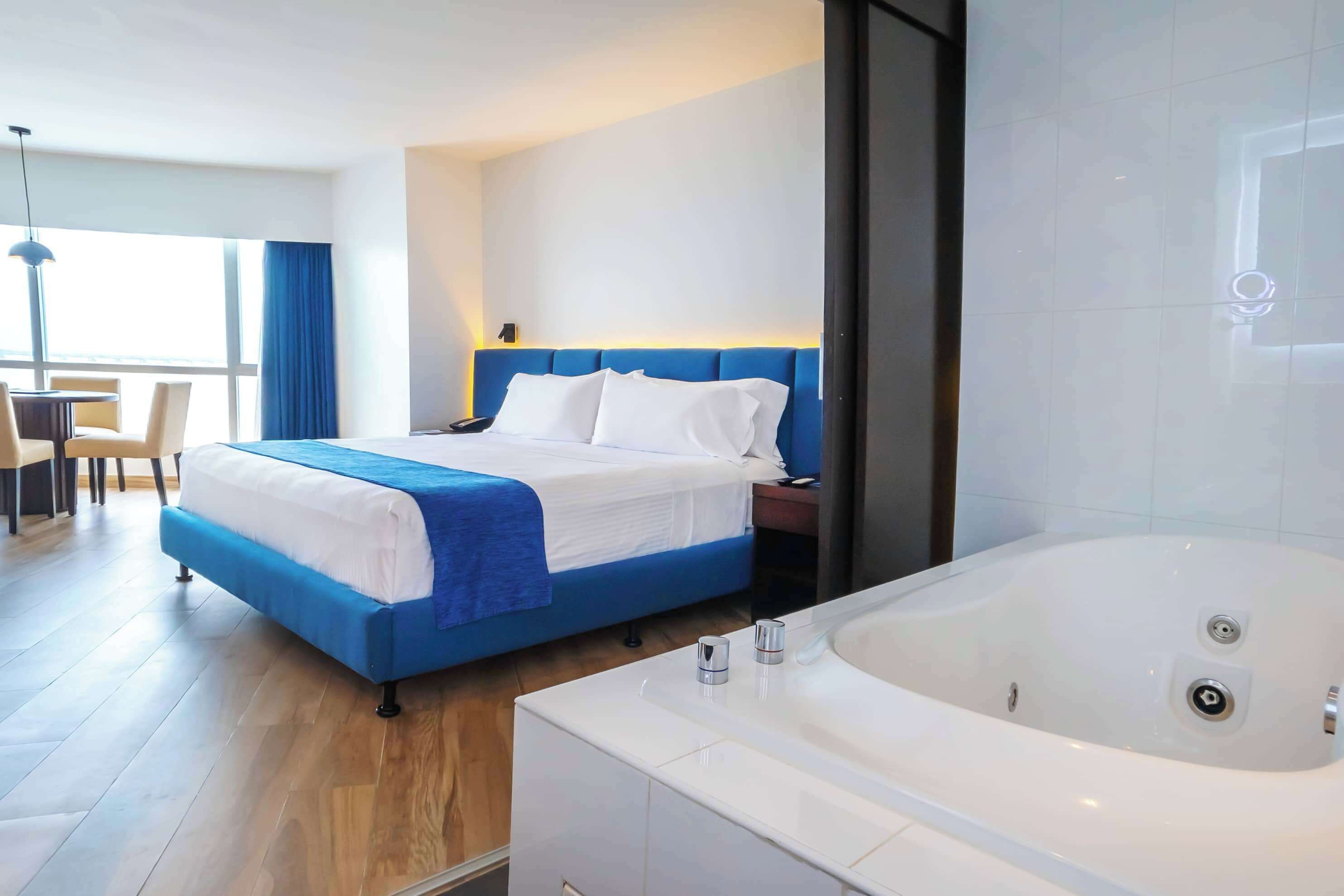 Wyndham Guayaquil Puerto Santa Ana Wyndham Guayaquil Puerto Santa Ana