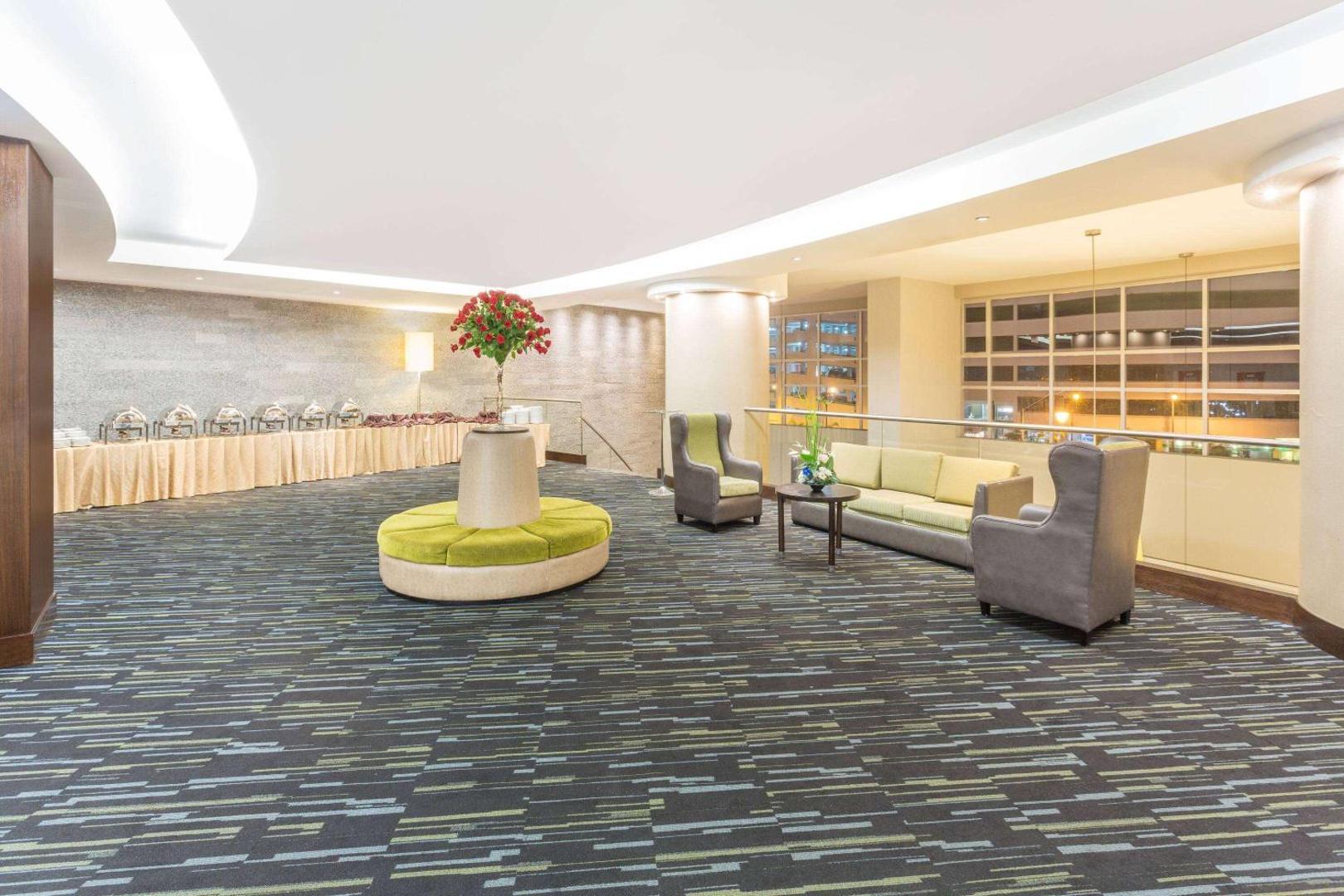 Wyndham Guayaquil Puerto Santa Ana Wyndham Guayaquil Puerto Santa Ana
