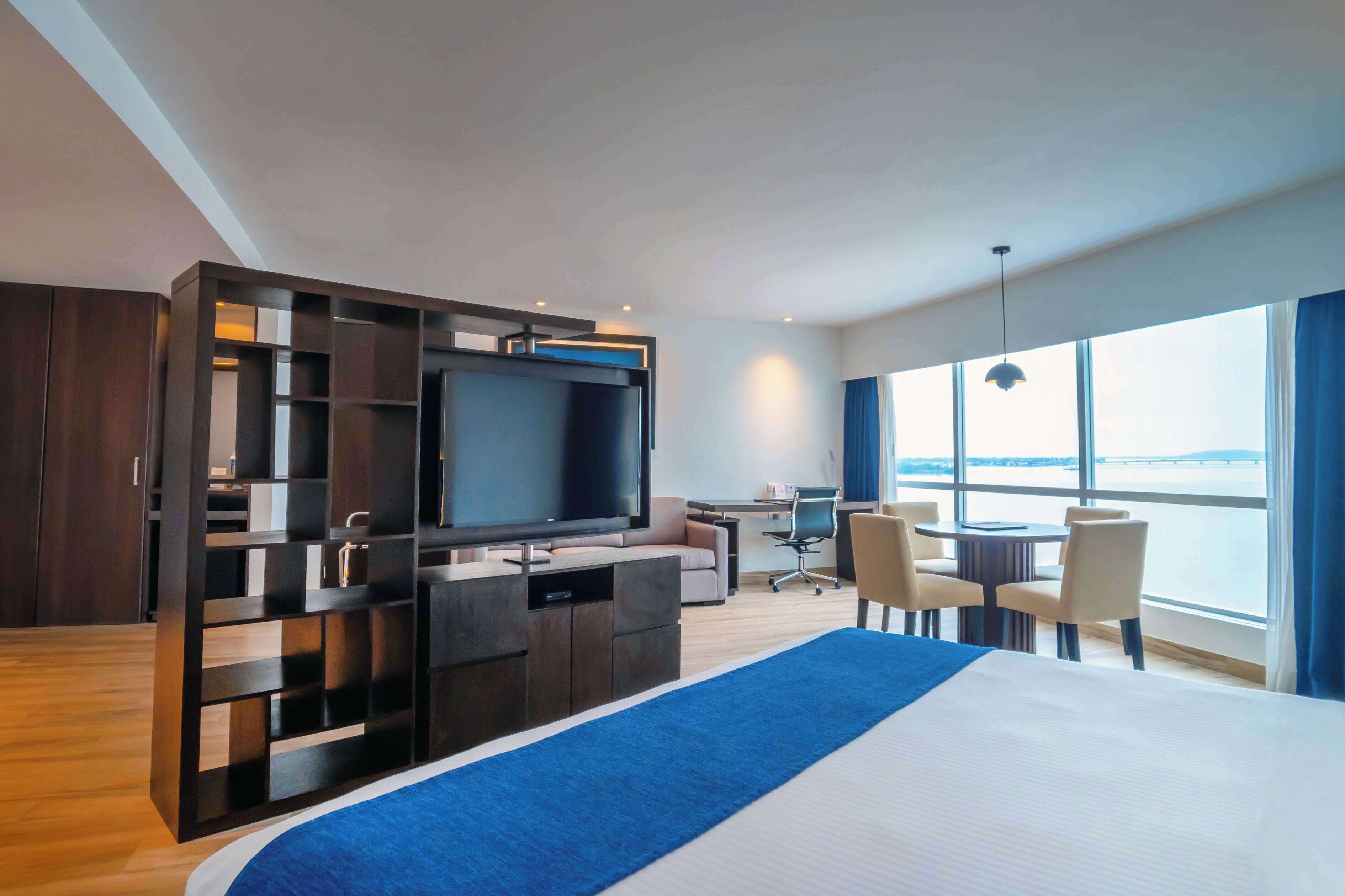 Wyndham Guayaquil Puerto Santa Ana Wyndham Guayaquil Puerto Santa Ana