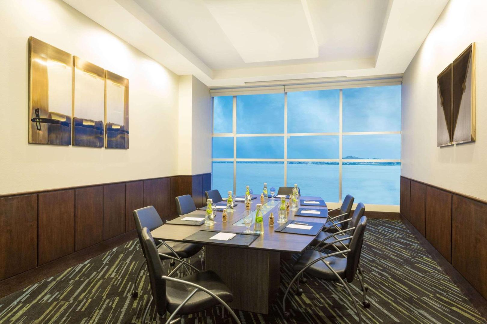 Wyndham Guayaquil Puerto Santa Ana Wyndham Guayaquil Puerto Santa Ana