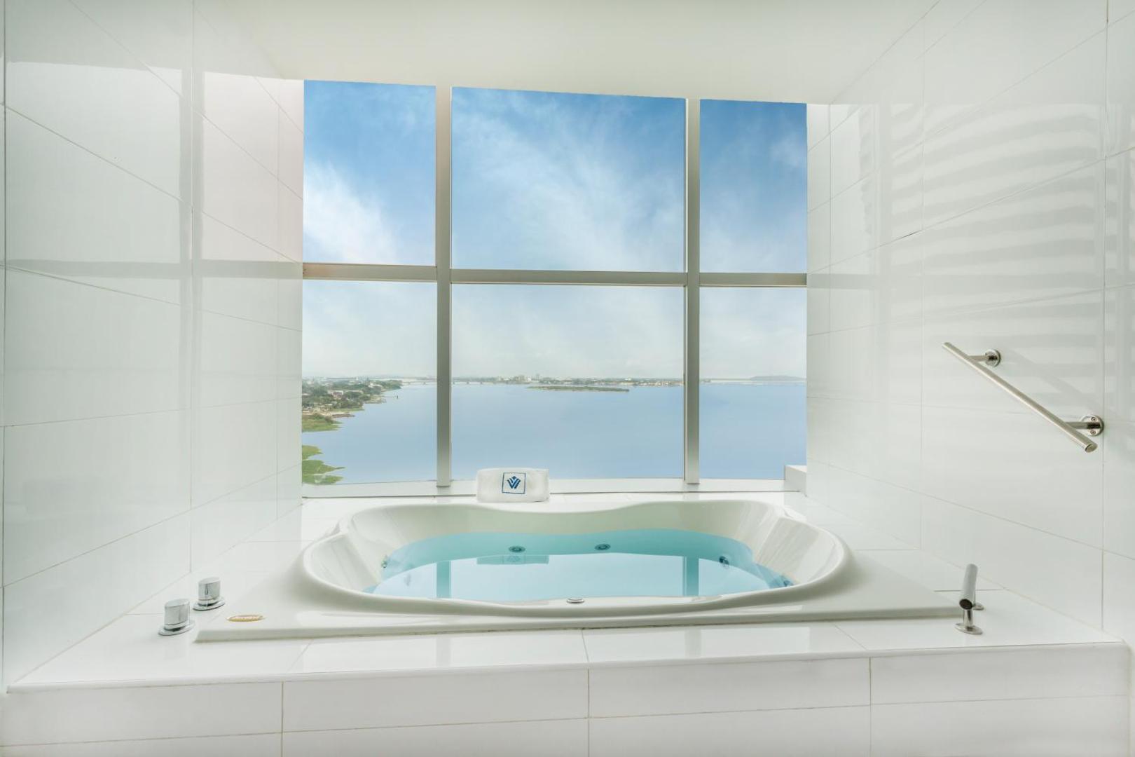 Wyndham Guayaquil Puerto Santa Ana Wyndham Guayaquil Puerto Santa Ana