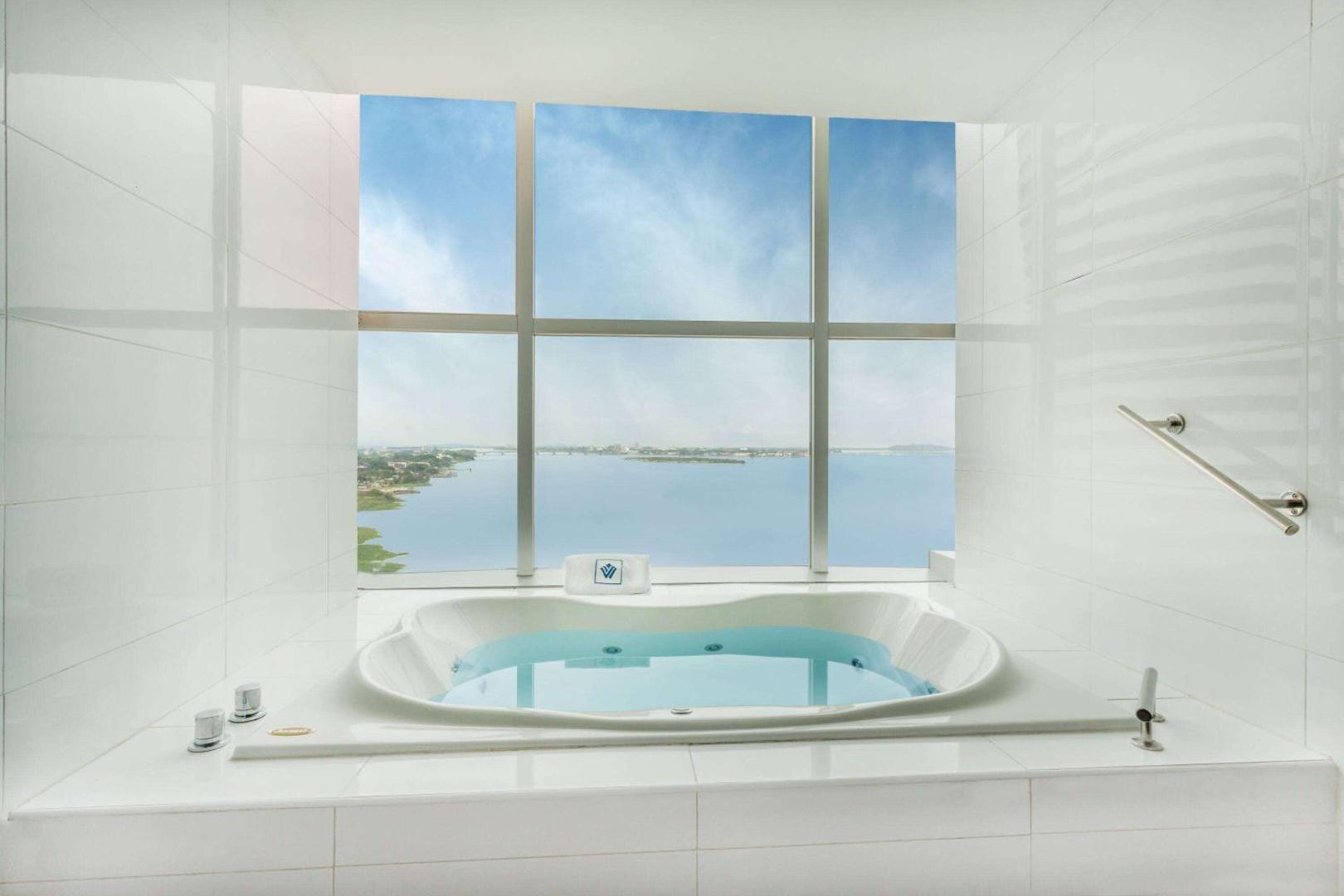 Wyndham Guayaquil Puerto Santa Ana Wyndham Guayaquil Puerto Santa Ana