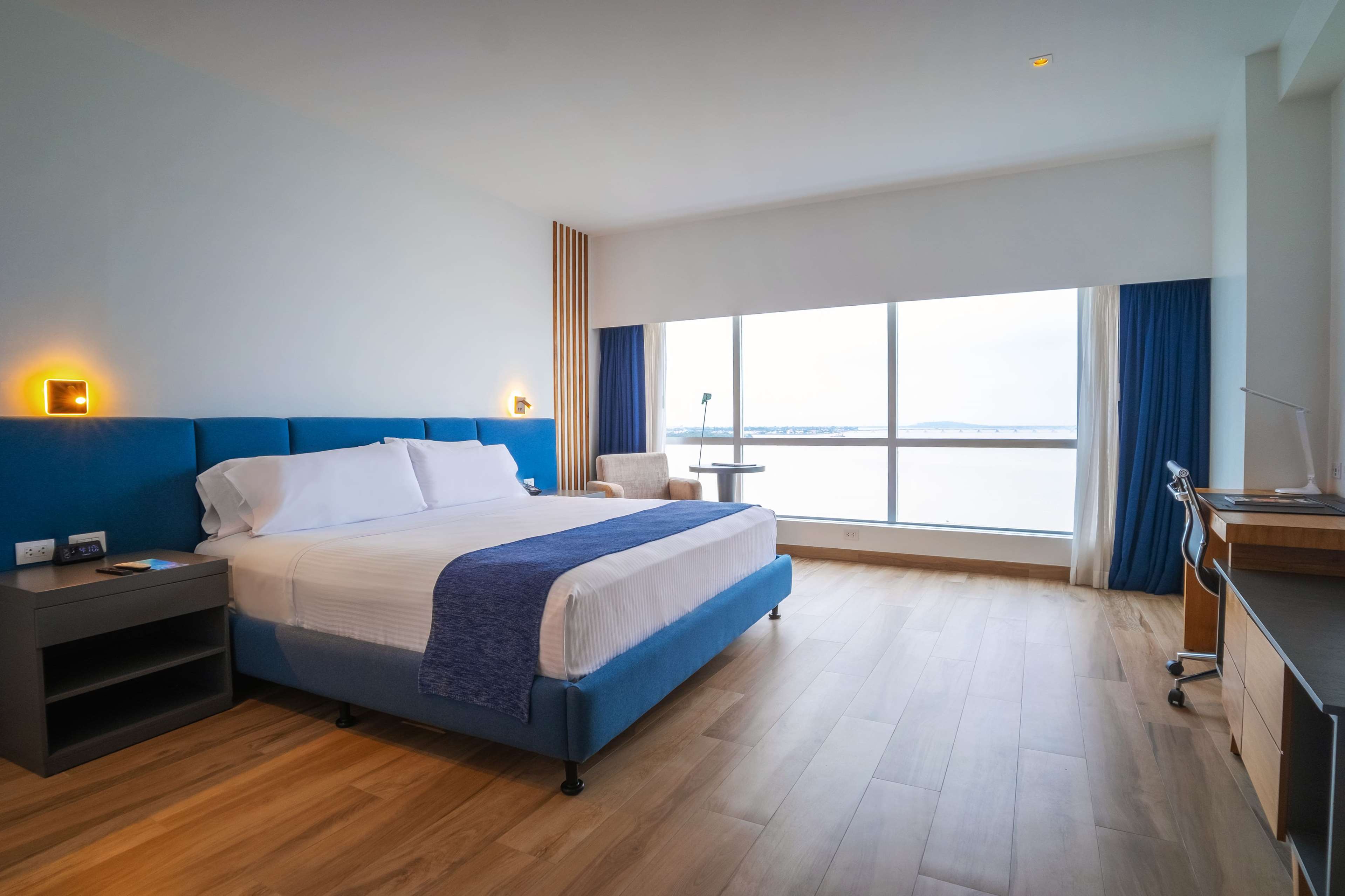 Wyndham Guayaquil Puerto Santa Ana Wyndham Guayaquil Puerto Santa Ana