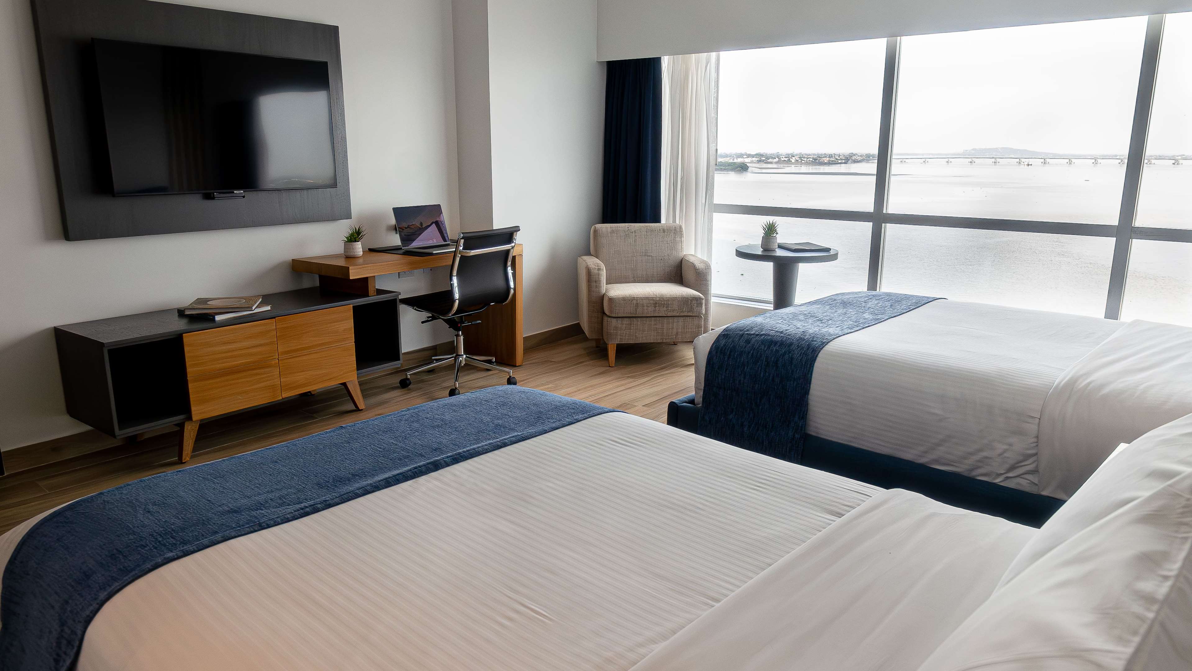 Wyndham Guayaquil Puerto Santa Ana Wyndham Guayaquil Puerto Santa Ana