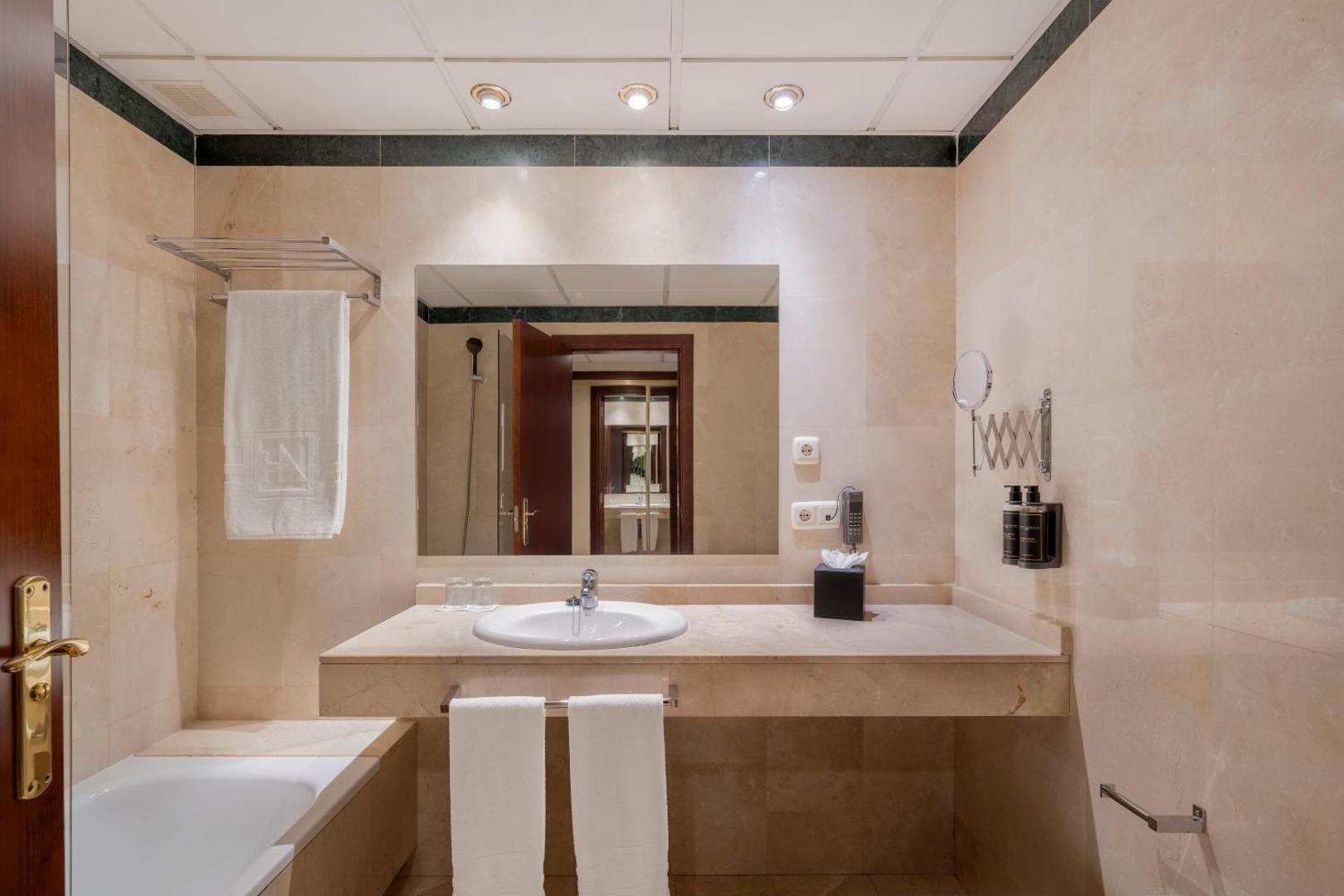 Eurostars Plaza Acueducto Eurostars Plaza Acueducto