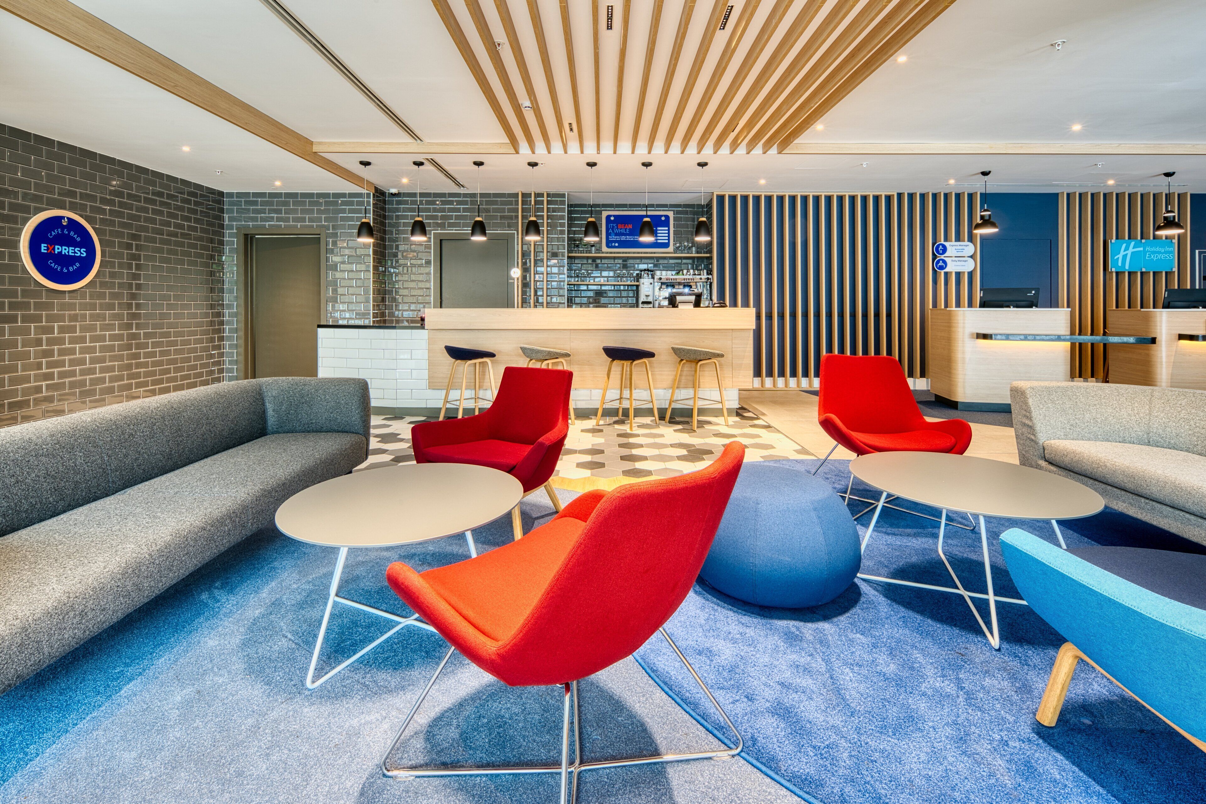Holiday Inn Express Madrid Airport Holiday Inn Express Madrid Airport
