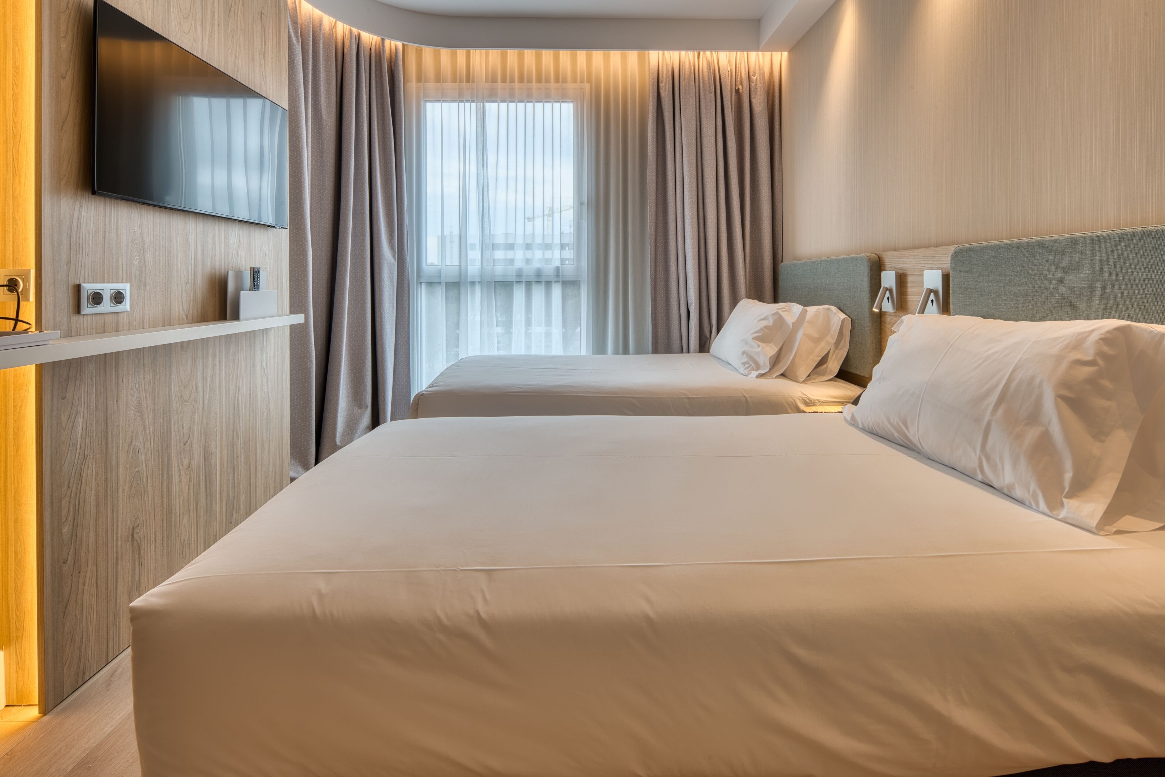 Holiday Inn Express Madrid Airport Holiday Inn Express Madrid Airport