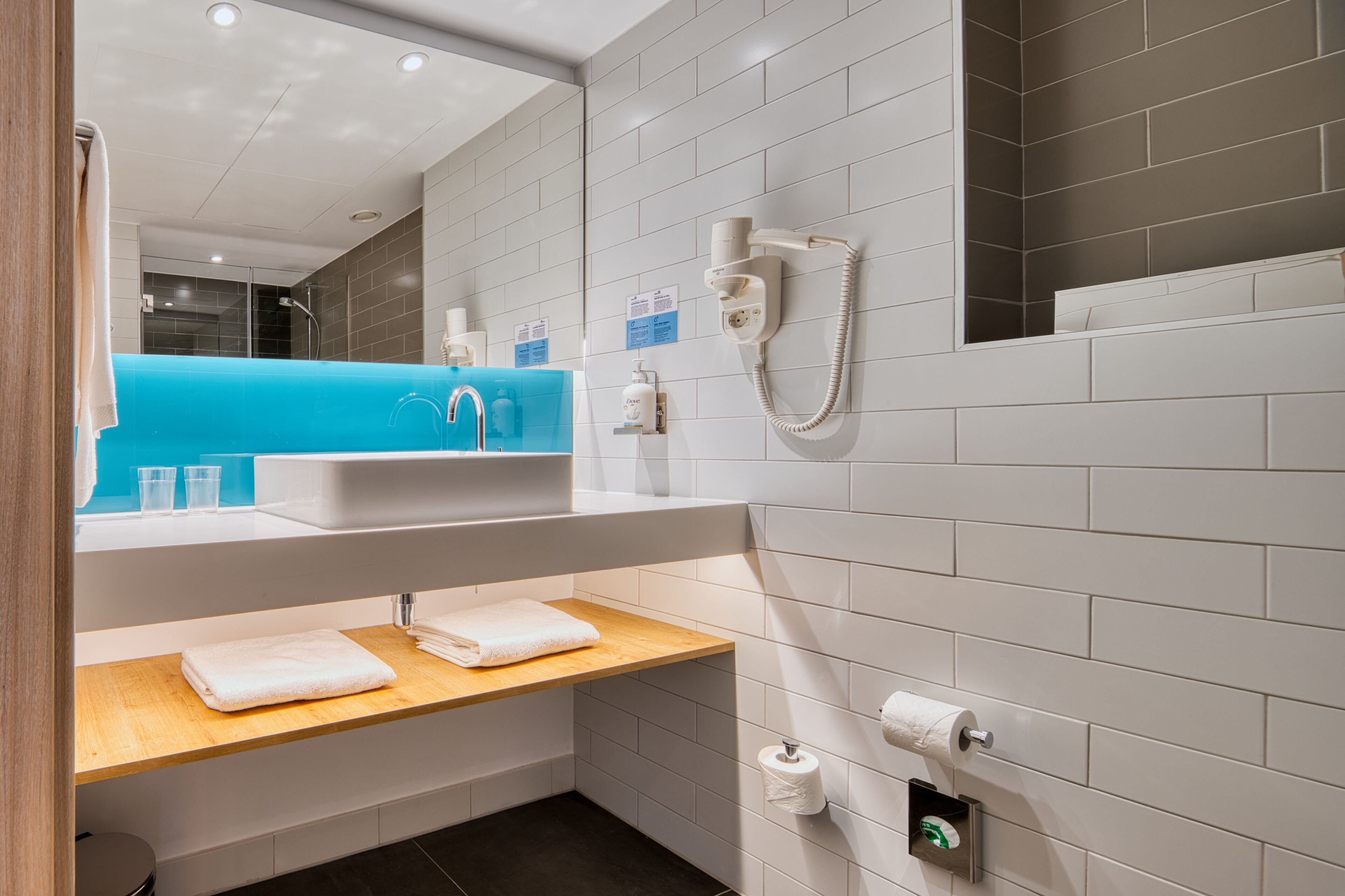 Holiday Inn Express Madrid Airport Holiday Inn Express Madrid Airport