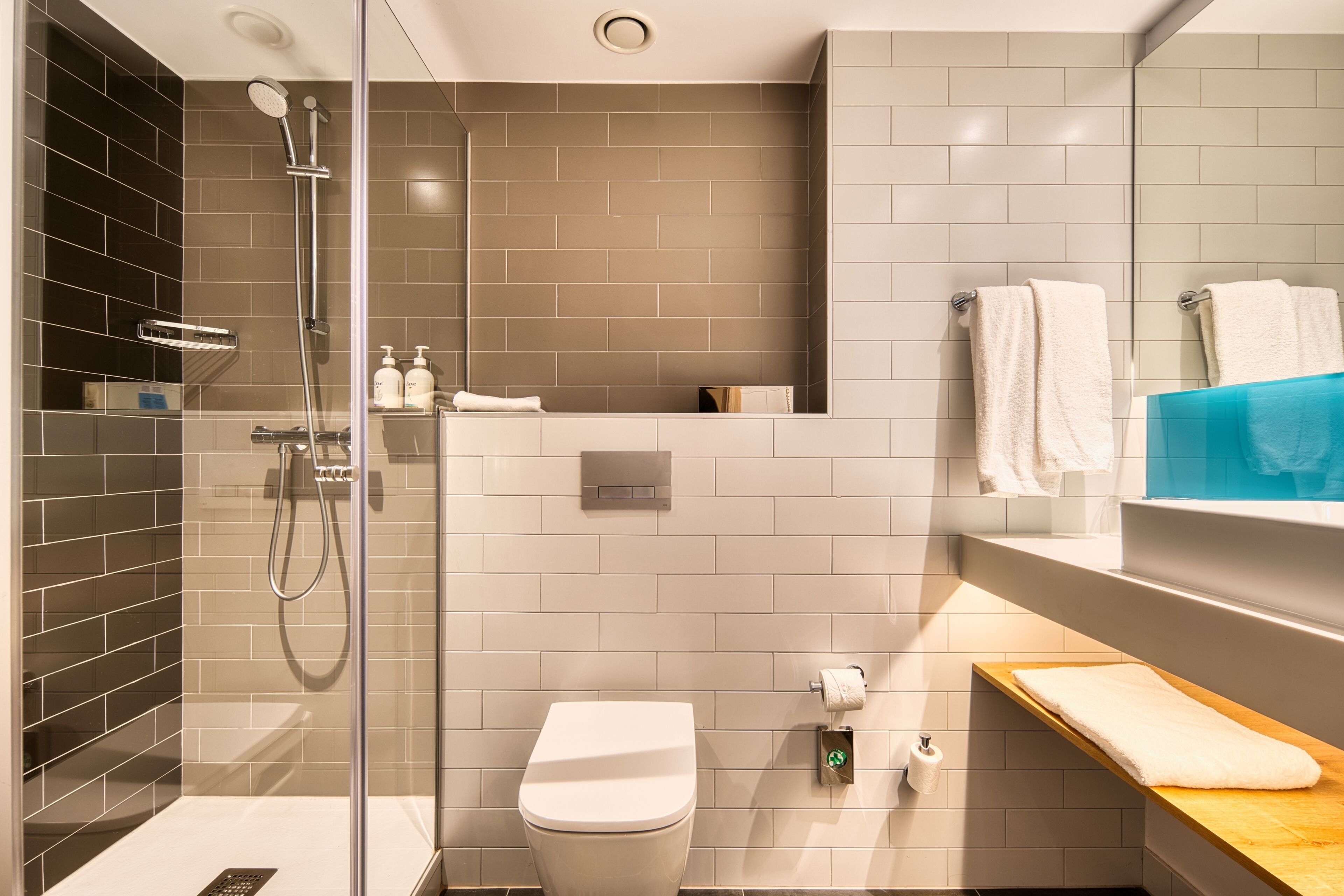 Holiday Inn Express Madrid Airport Holiday Inn Express Madrid Airport