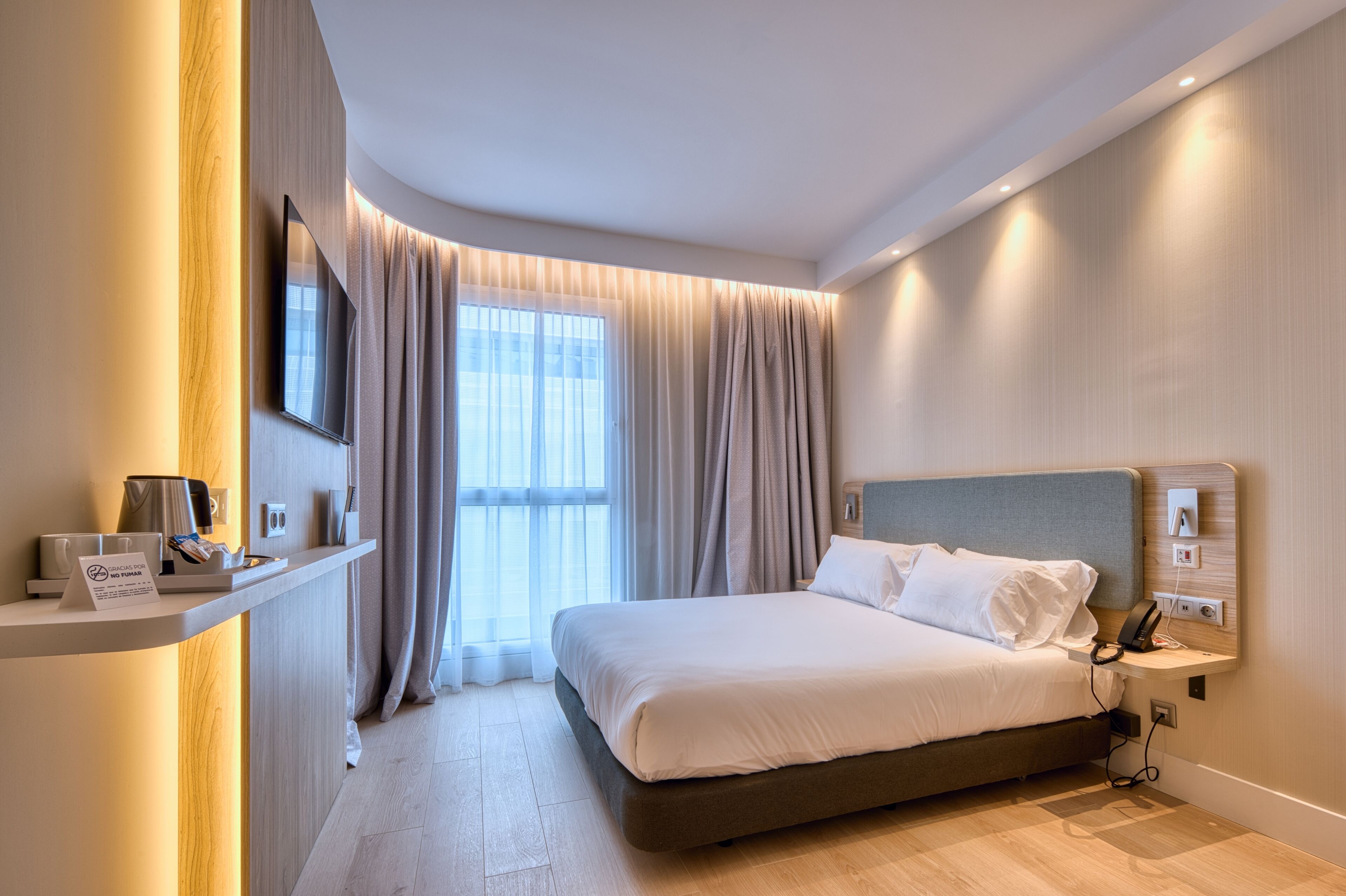 Holiday Inn Express Madrid Airport Holiday Inn Express Madrid Airport