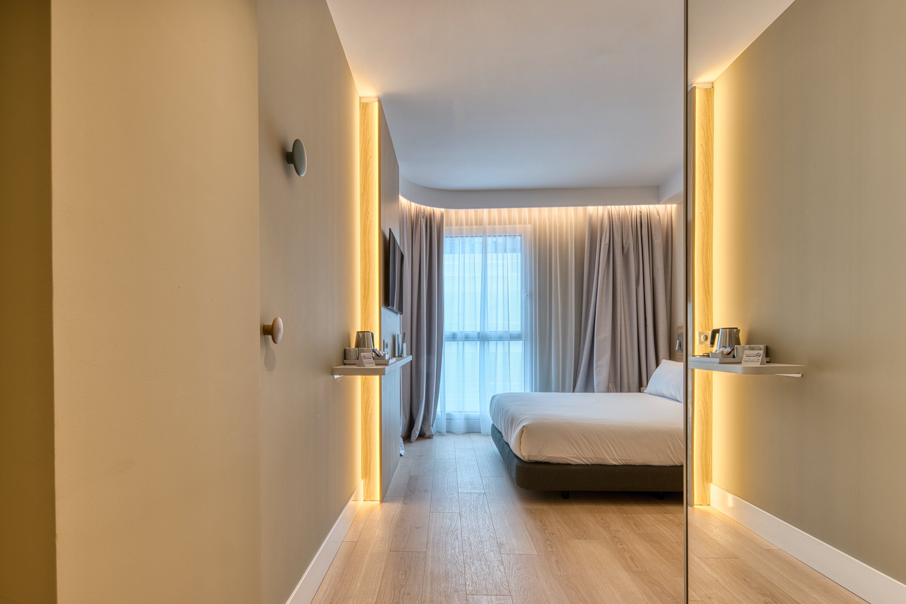 Holiday Inn Express Madrid Airport Holiday Inn Express Madrid Airport
