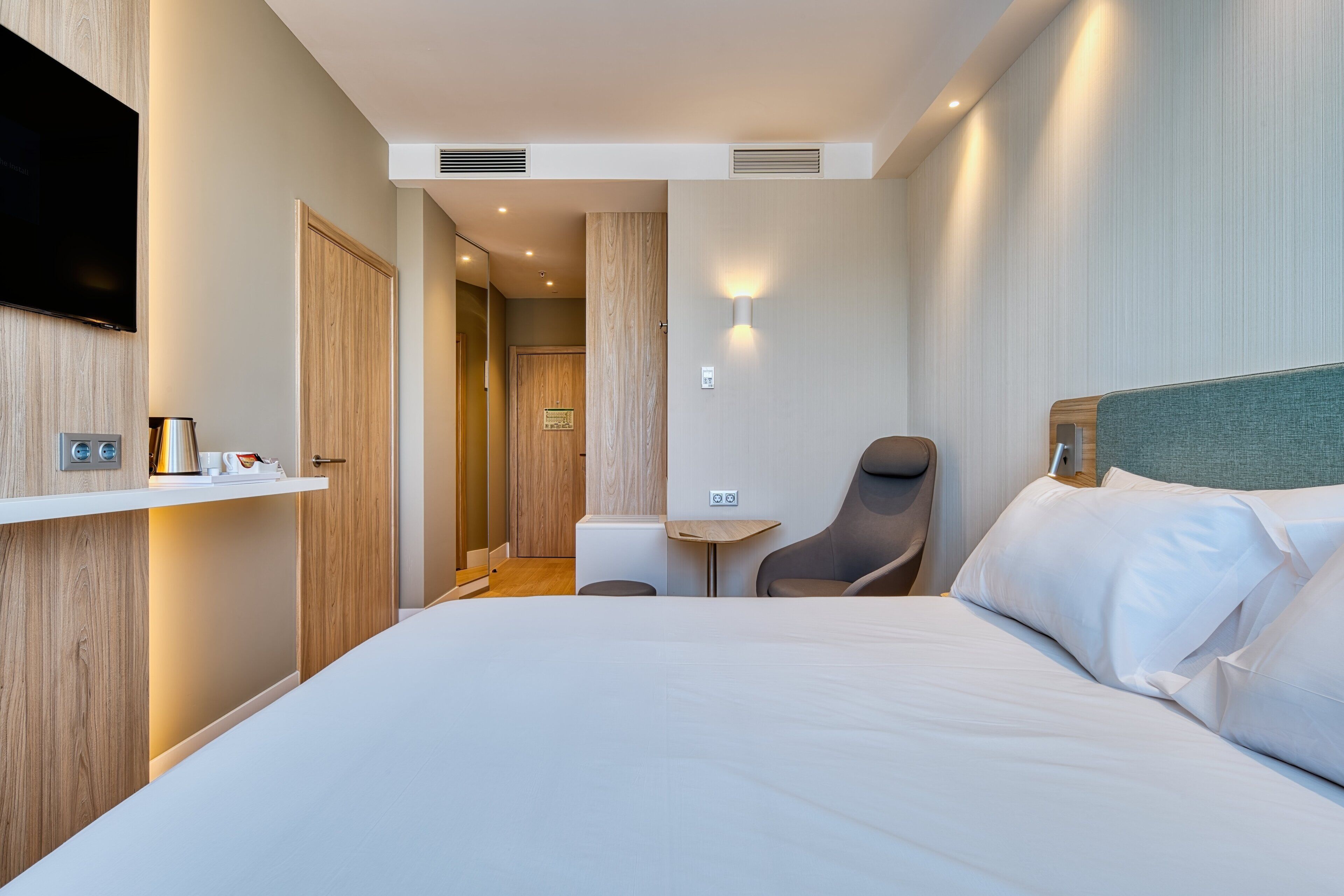 Holiday Inn Express Madrid Airport Holiday Inn Express Madrid Airport