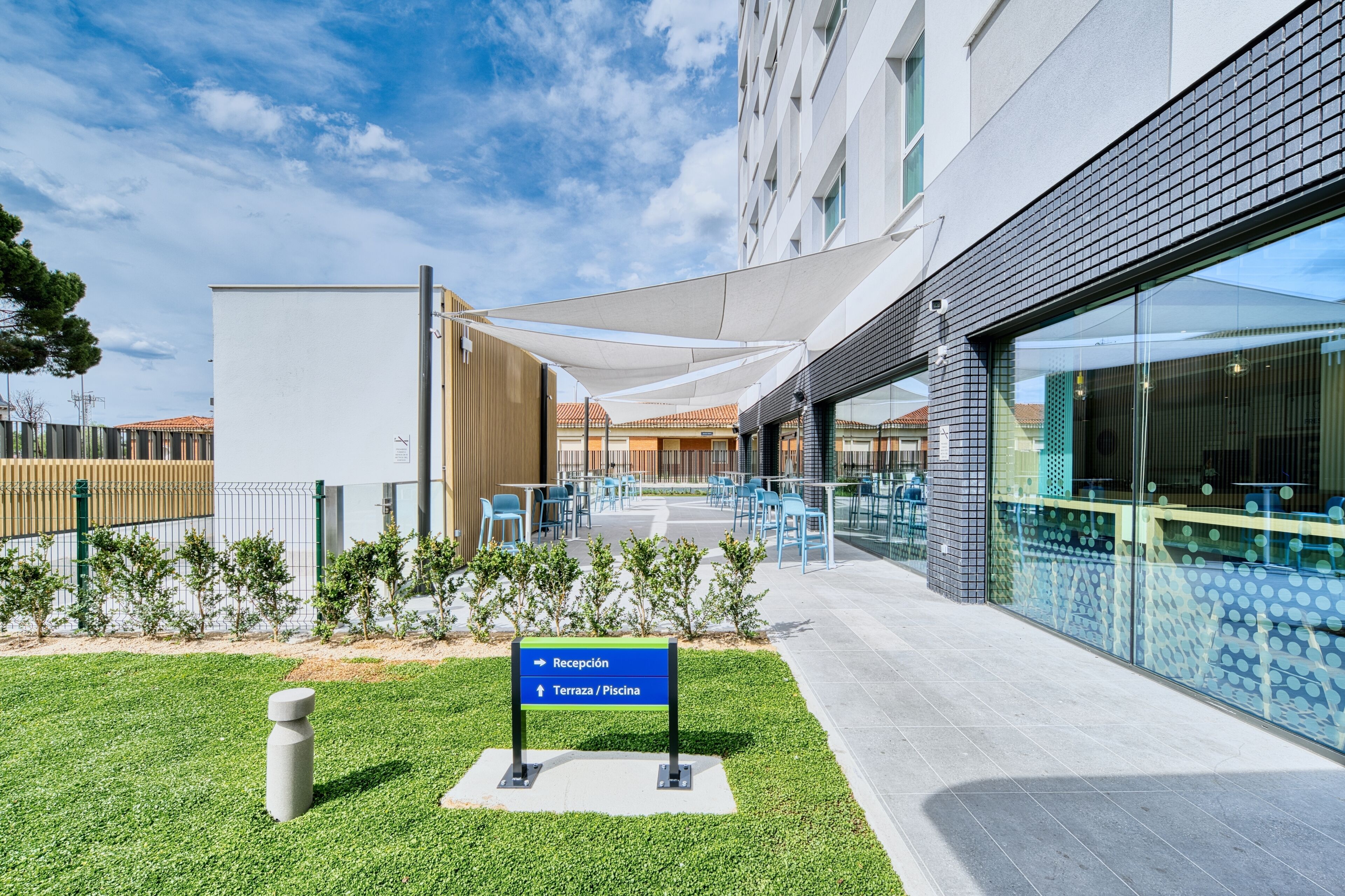 Holiday Inn Express Madrid Airport Holiday Inn Express Madrid Airport