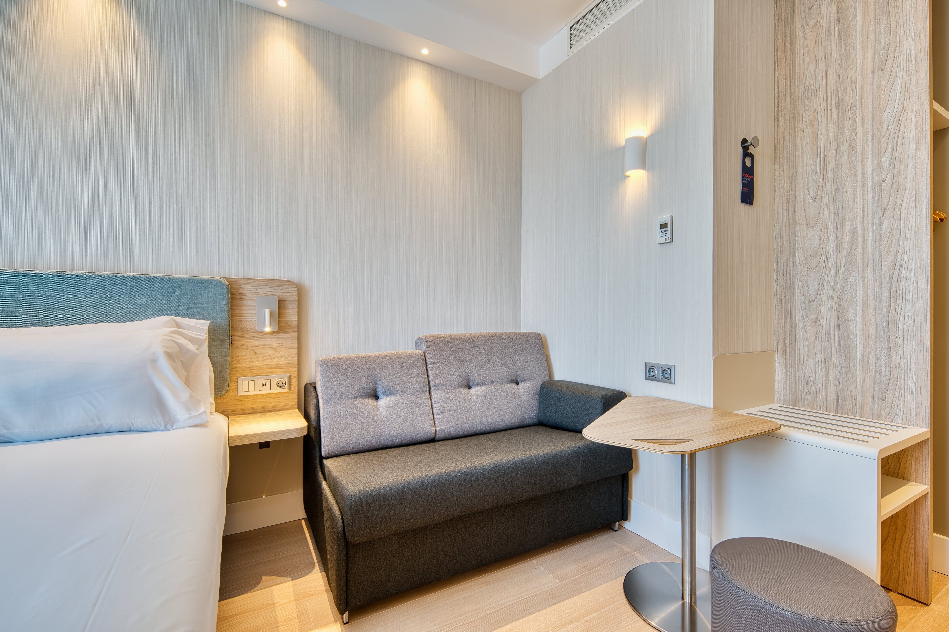Holiday Inn Express Madrid Airport Holiday Inn Express Madrid Airport