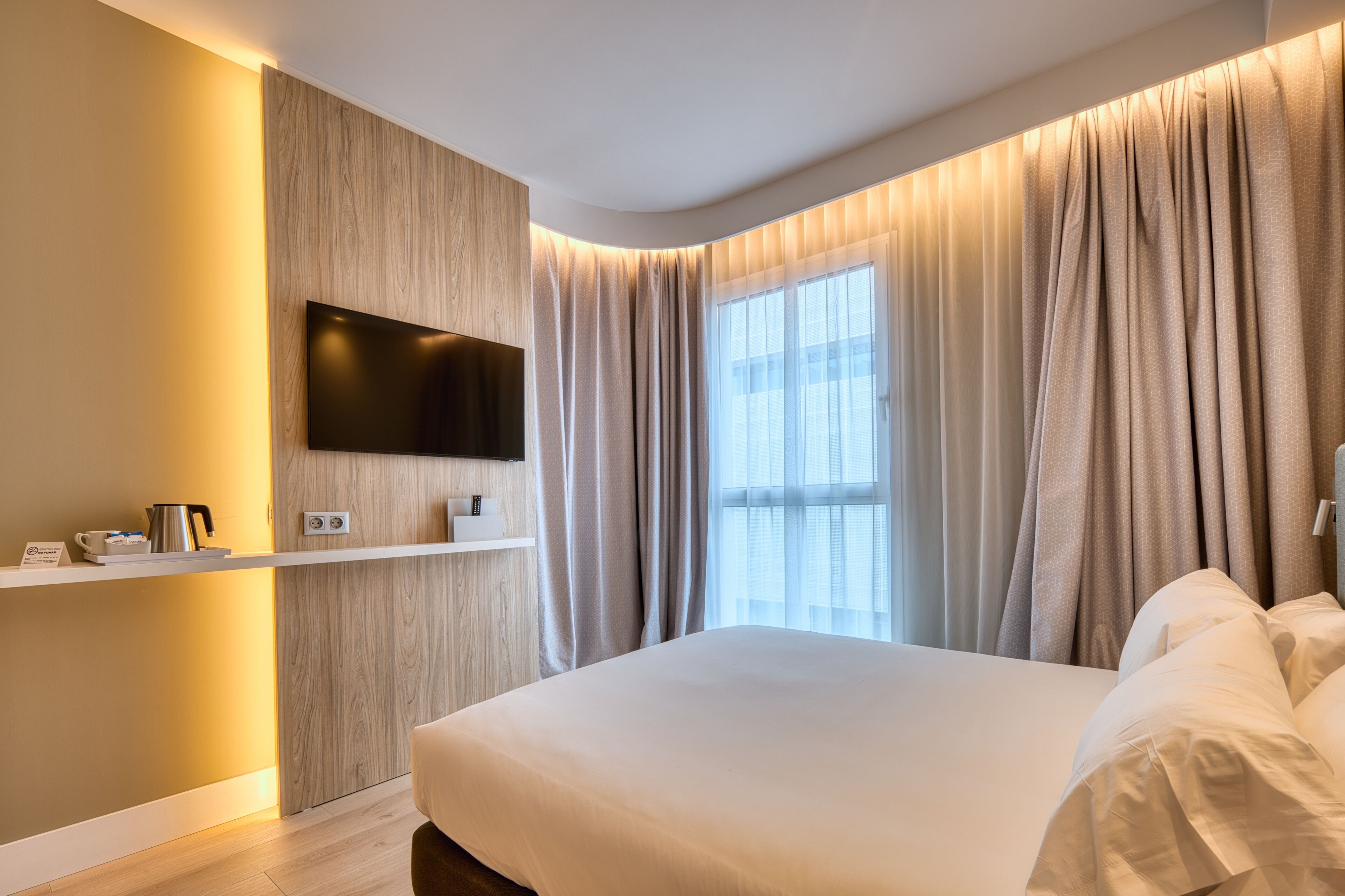 Holiday Inn Express Madrid Airport Holiday Inn Express Madrid Airport