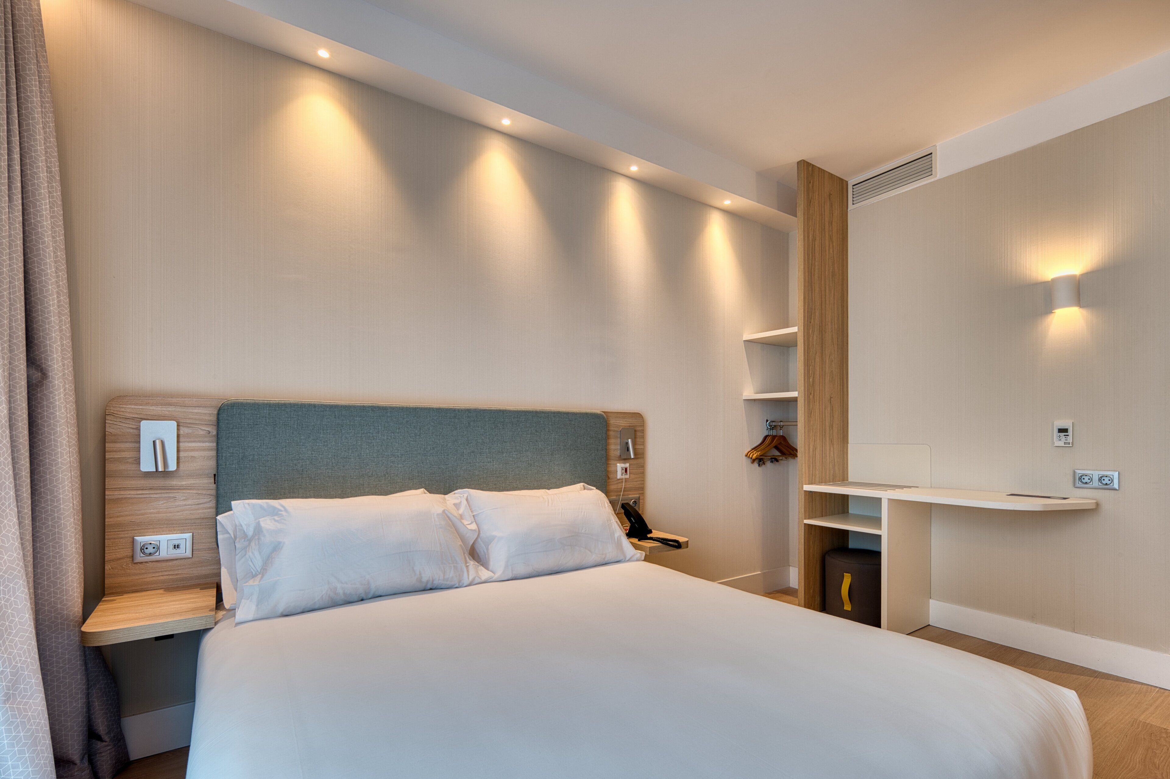 Holiday Inn Express Madrid Airport Holiday Inn Express Madrid Airport