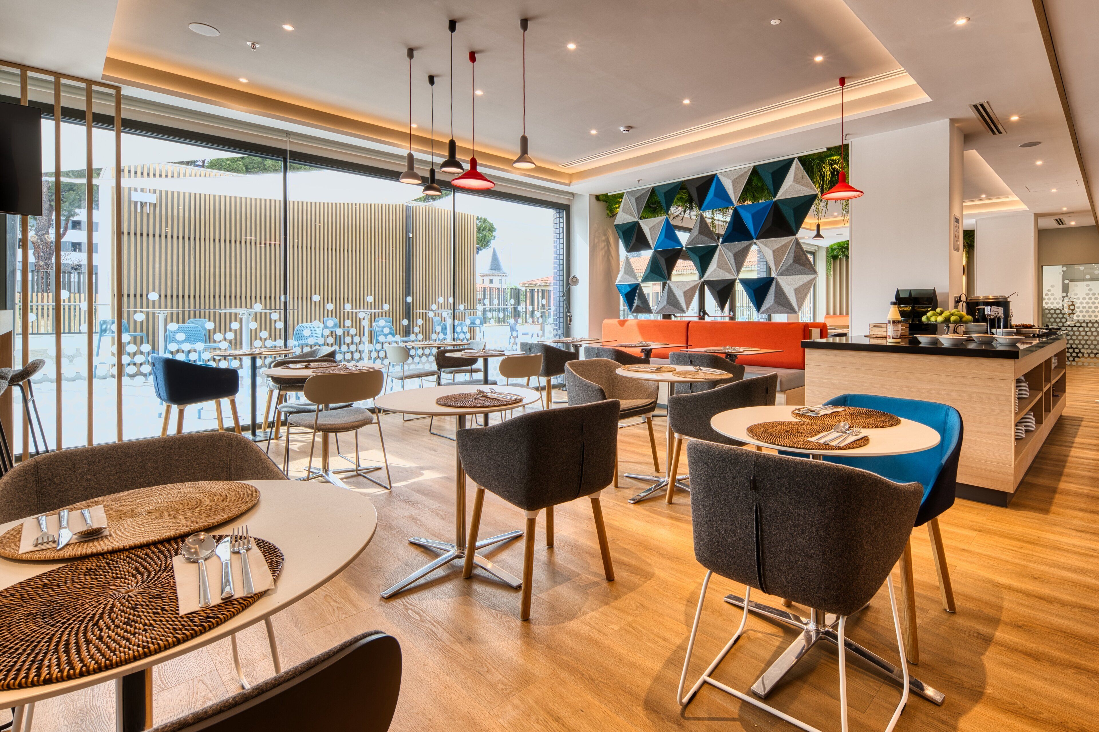 Holiday Inn Express Madrid Airport Holiday Inn Express Madrid Airport