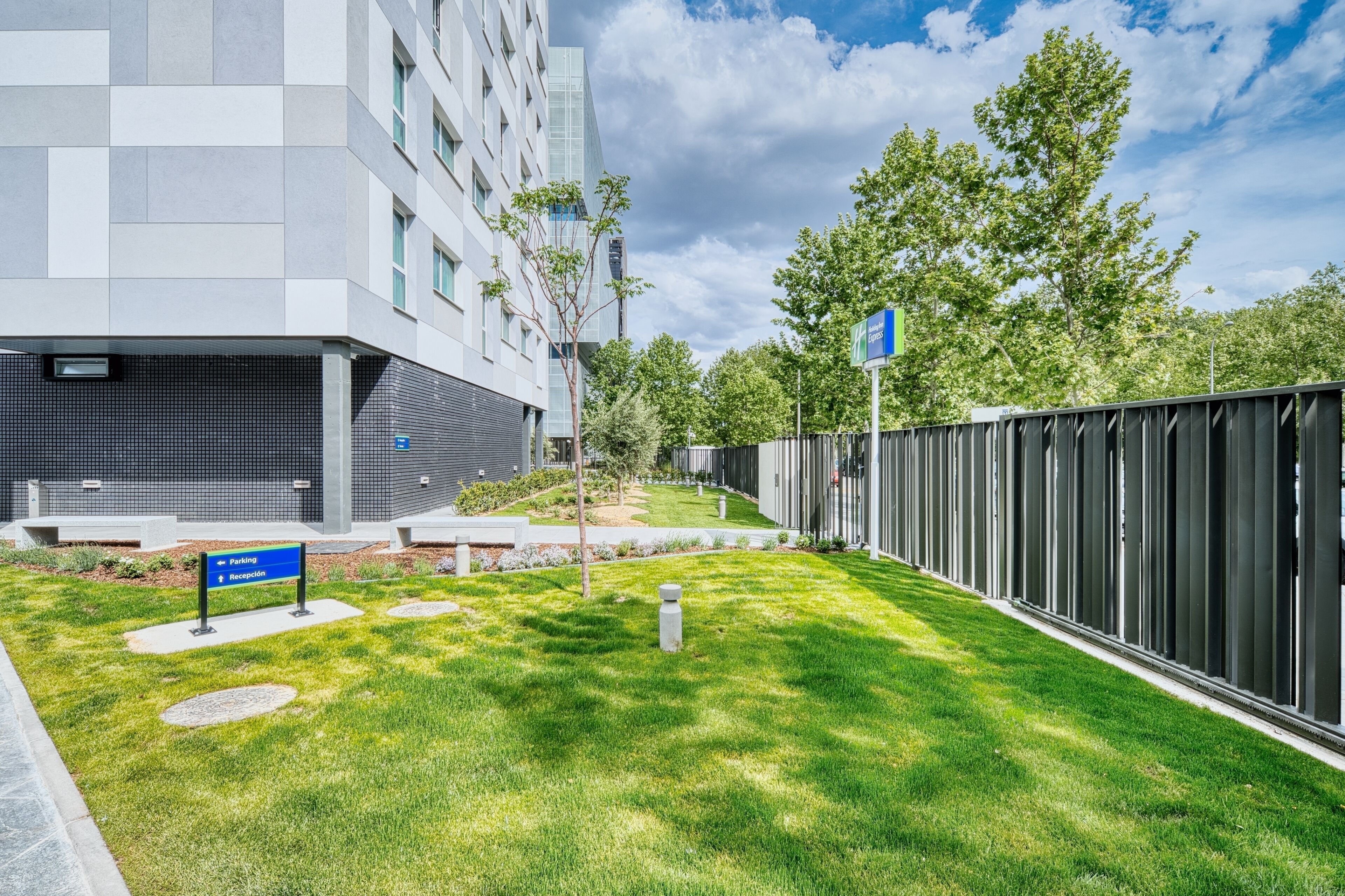 Holiday Inn Express Madrid Airport Holiday Inn Express Madrid Airport
