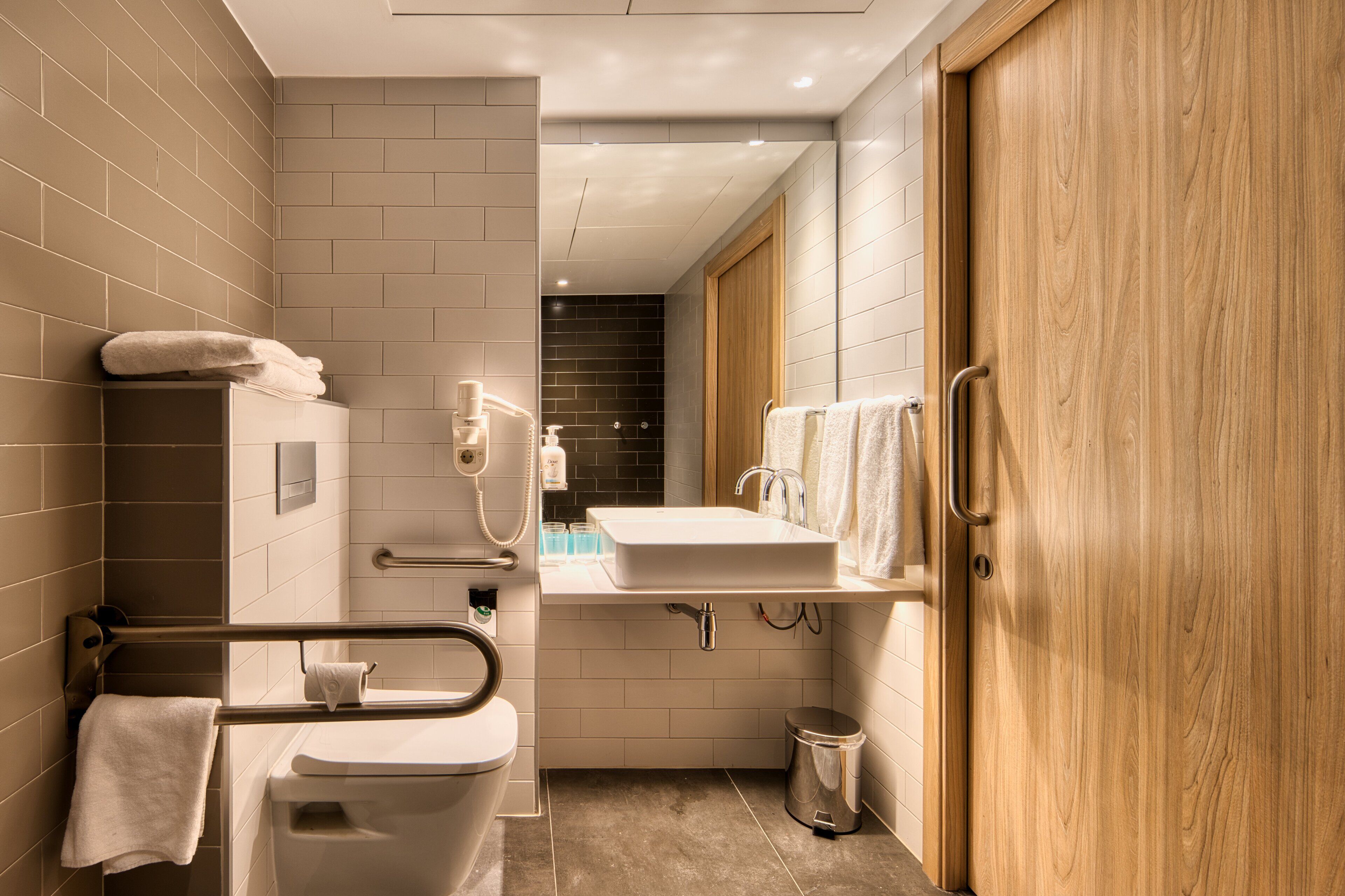 Holiday Inn Express Madrid Airport Holiday Inn Express Madrid Airport