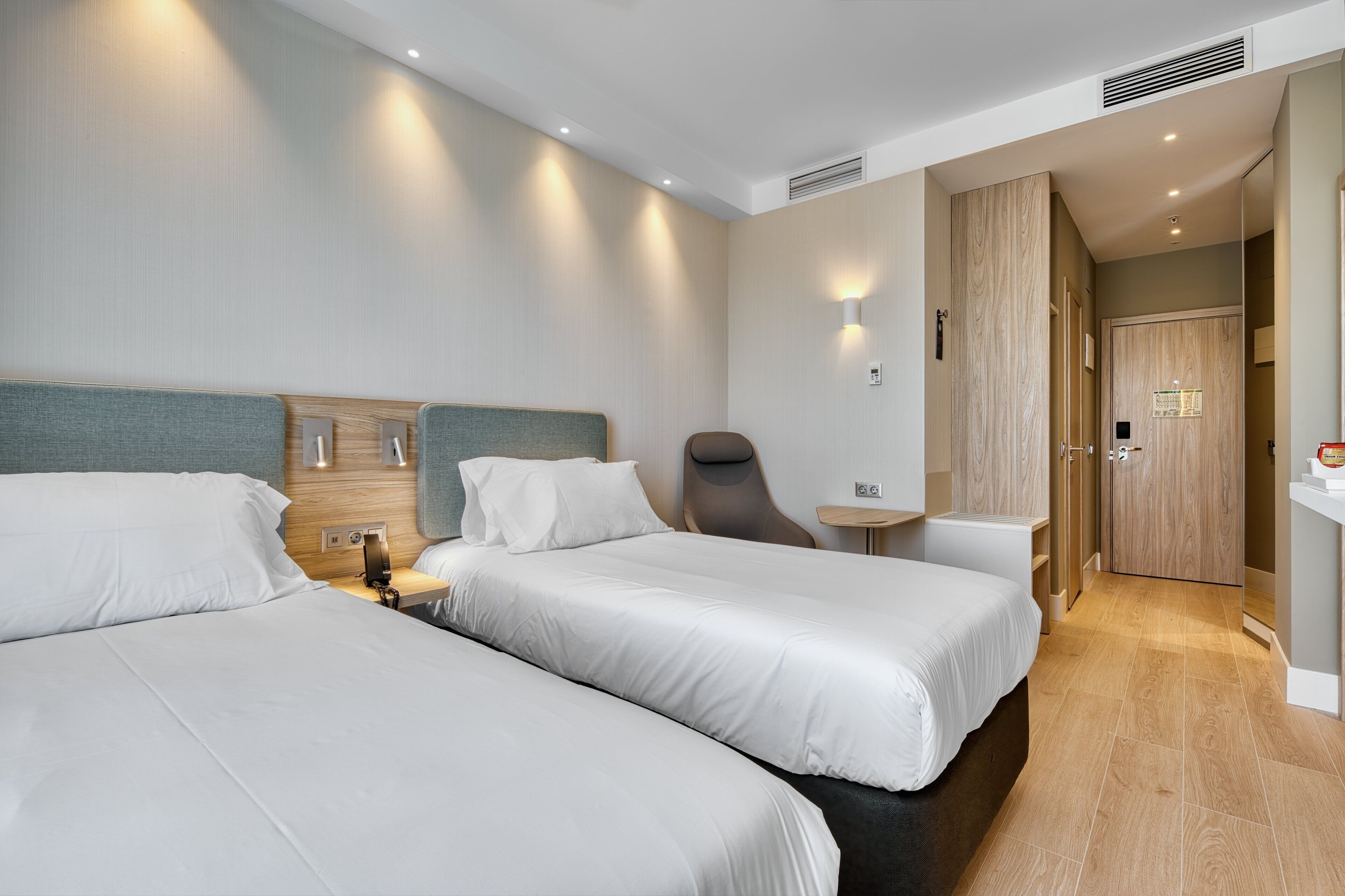 Holiday Inn Express Madrid Airport Holiday Inn Express Madrid Airport