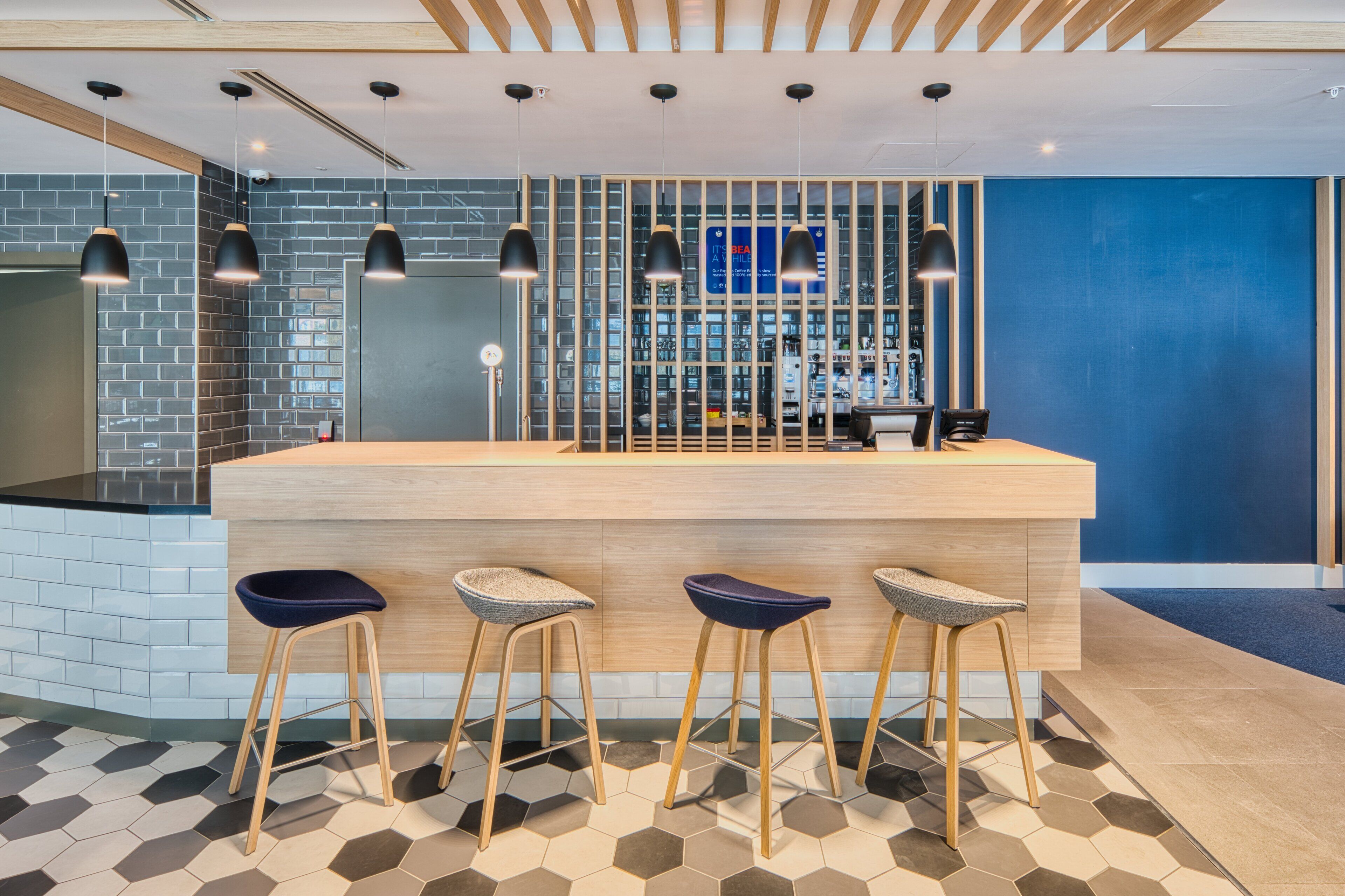 Holiday Inn Express Madrid Airport Holiday Inn Express Madrid Airport
