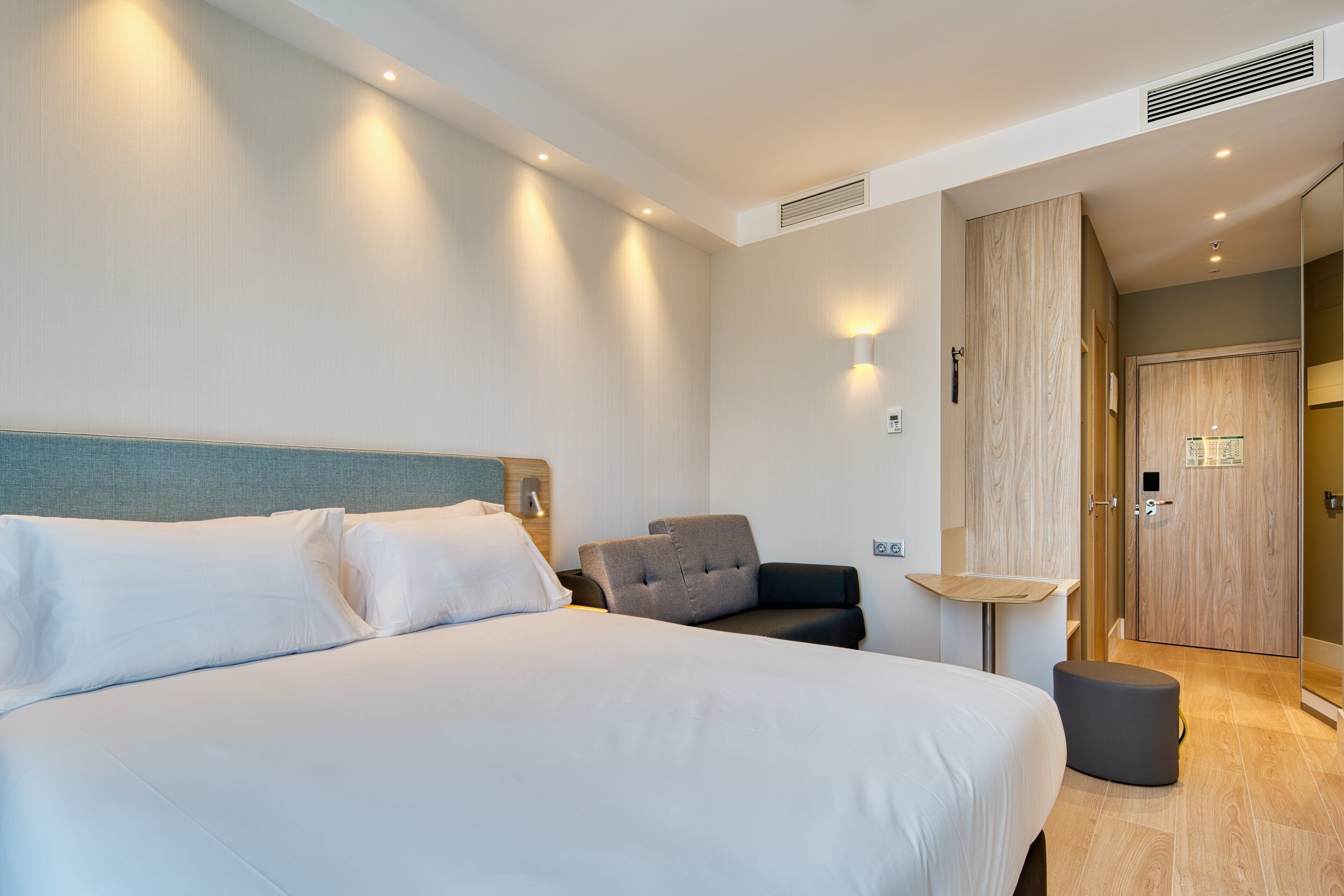 Holiday Inn Express Madrid Airport Holiday Inn Express Madrid Airport