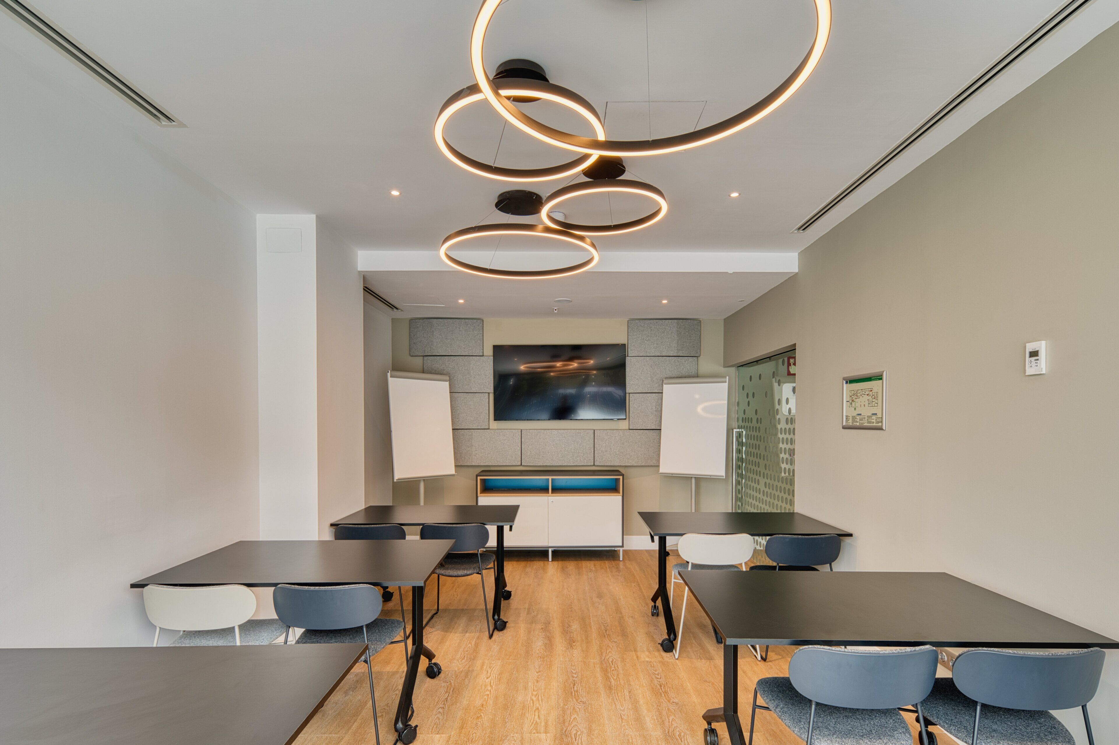 Holiday Inn Express Madrid Airport Holiday Inn Express Madrid Airport