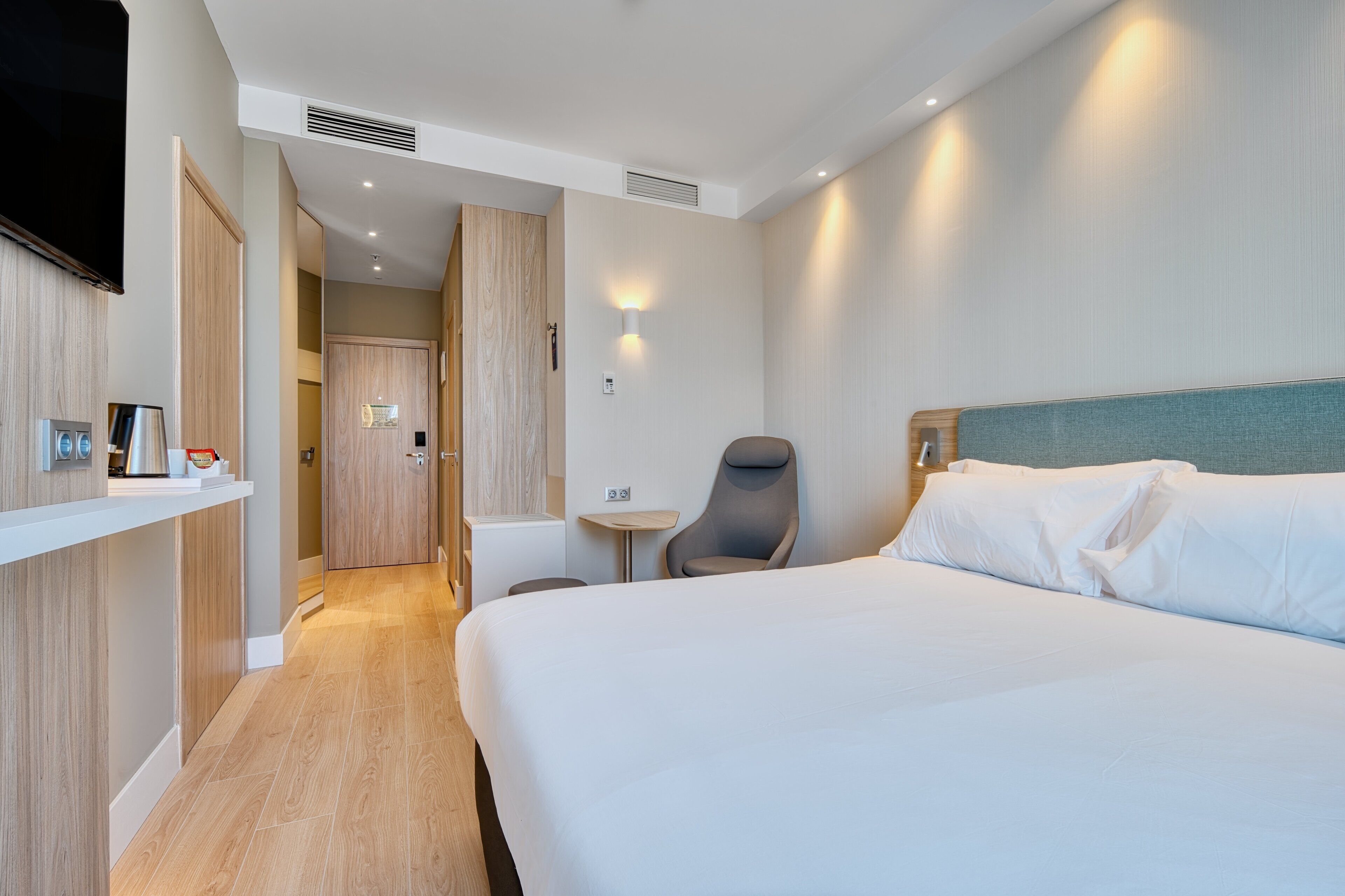 Holiday Inn Express Madrid Airport Holiday Inn Express Madrid Airport