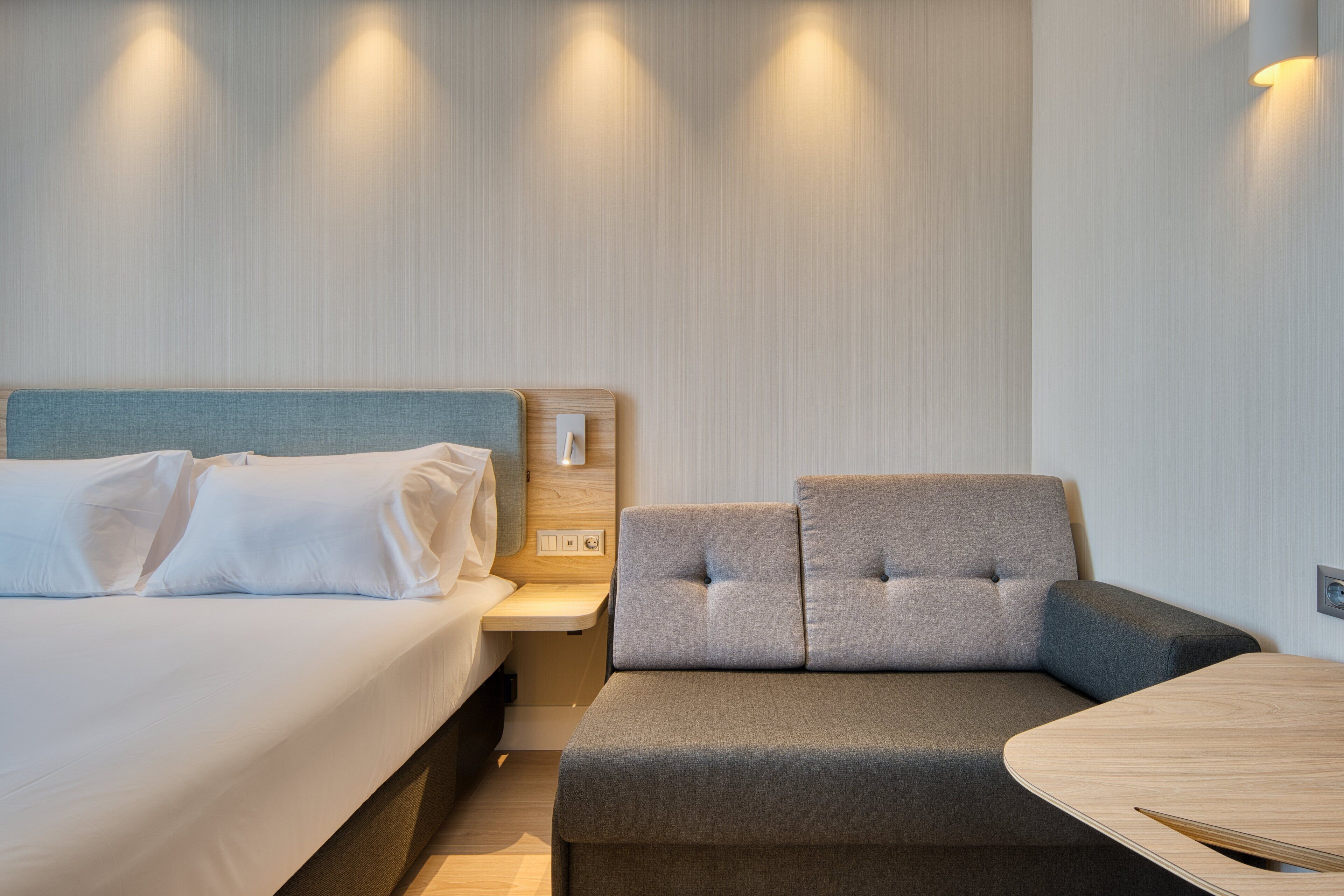 Holiday Inn Express Madrid Airport Holiday Inn Express Madrid Airport