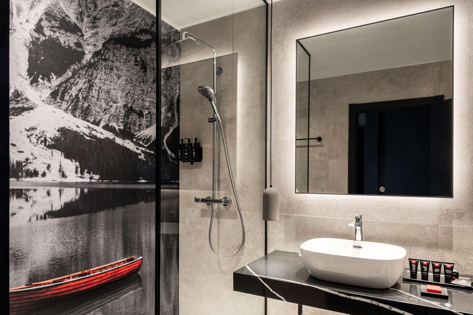 Radisson RED Madrid Radisson RED Madrid