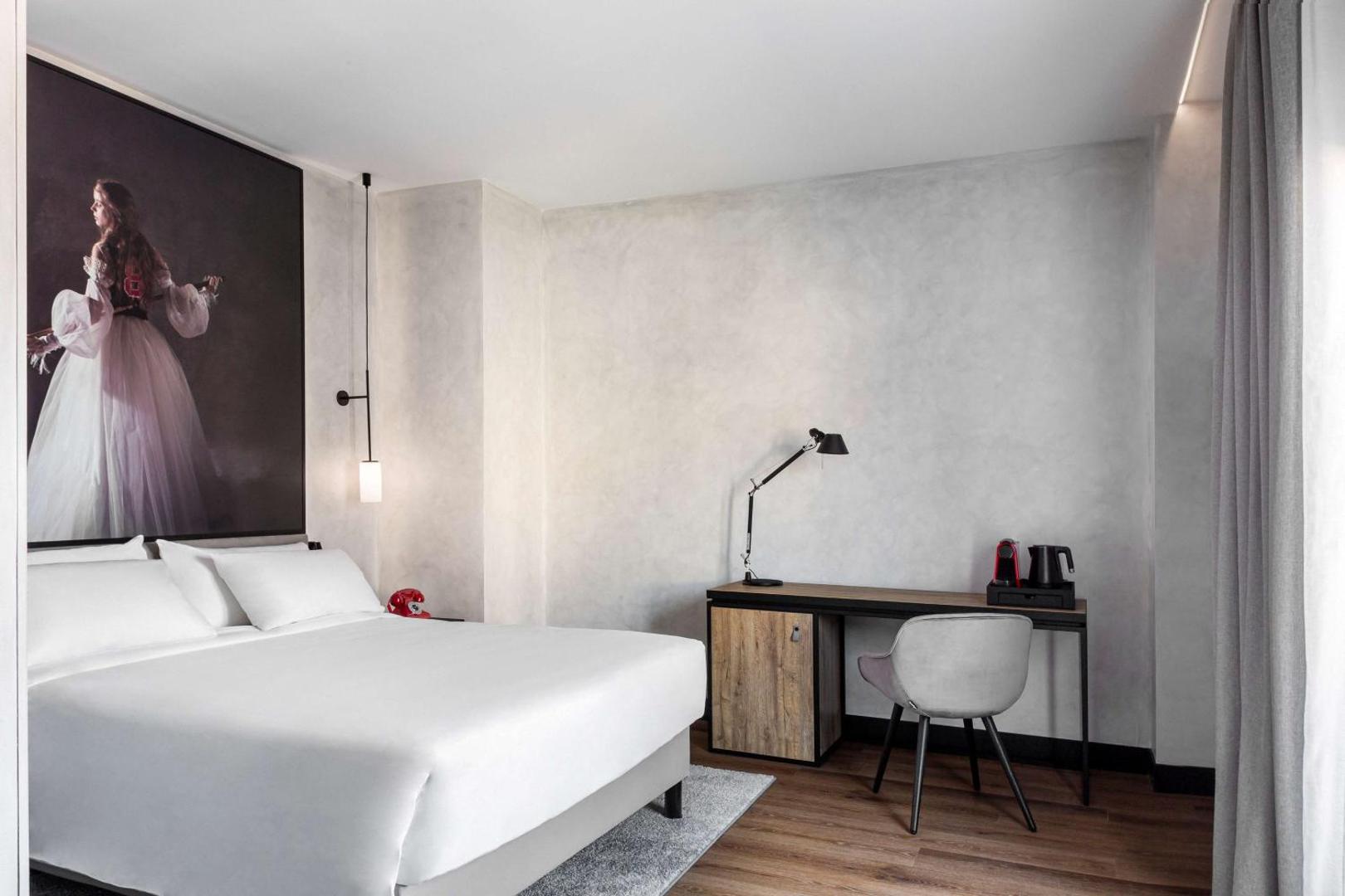 Radisson RED Madrid Radisson RED Madrid