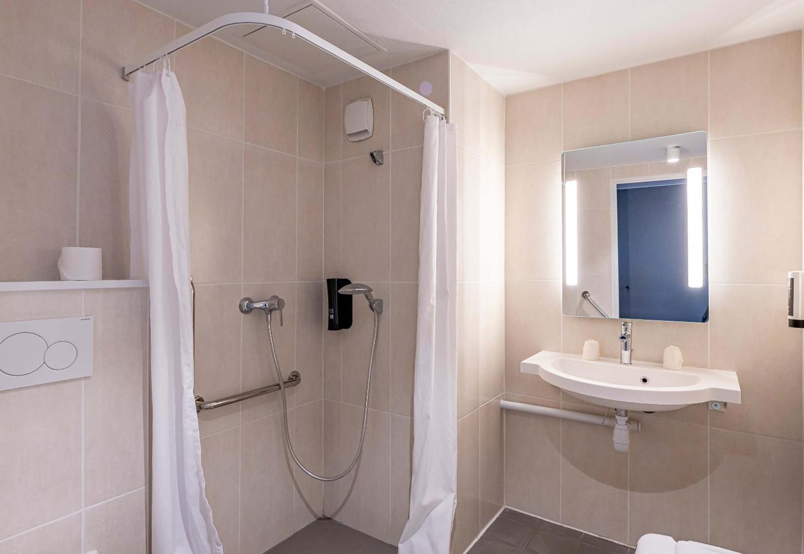 B&B Hôtel Bordeaux Centre Gare Saint-Jean B&B Hôtel Bordeaux Centre Gare Saint-Jean