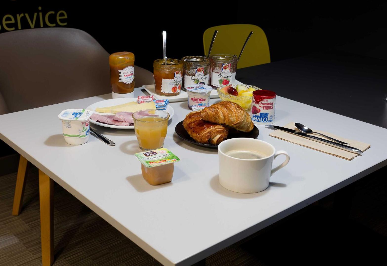 B&B HOTEL Reims Centre Erlon B&B HOTEL Reims Centre Erlon