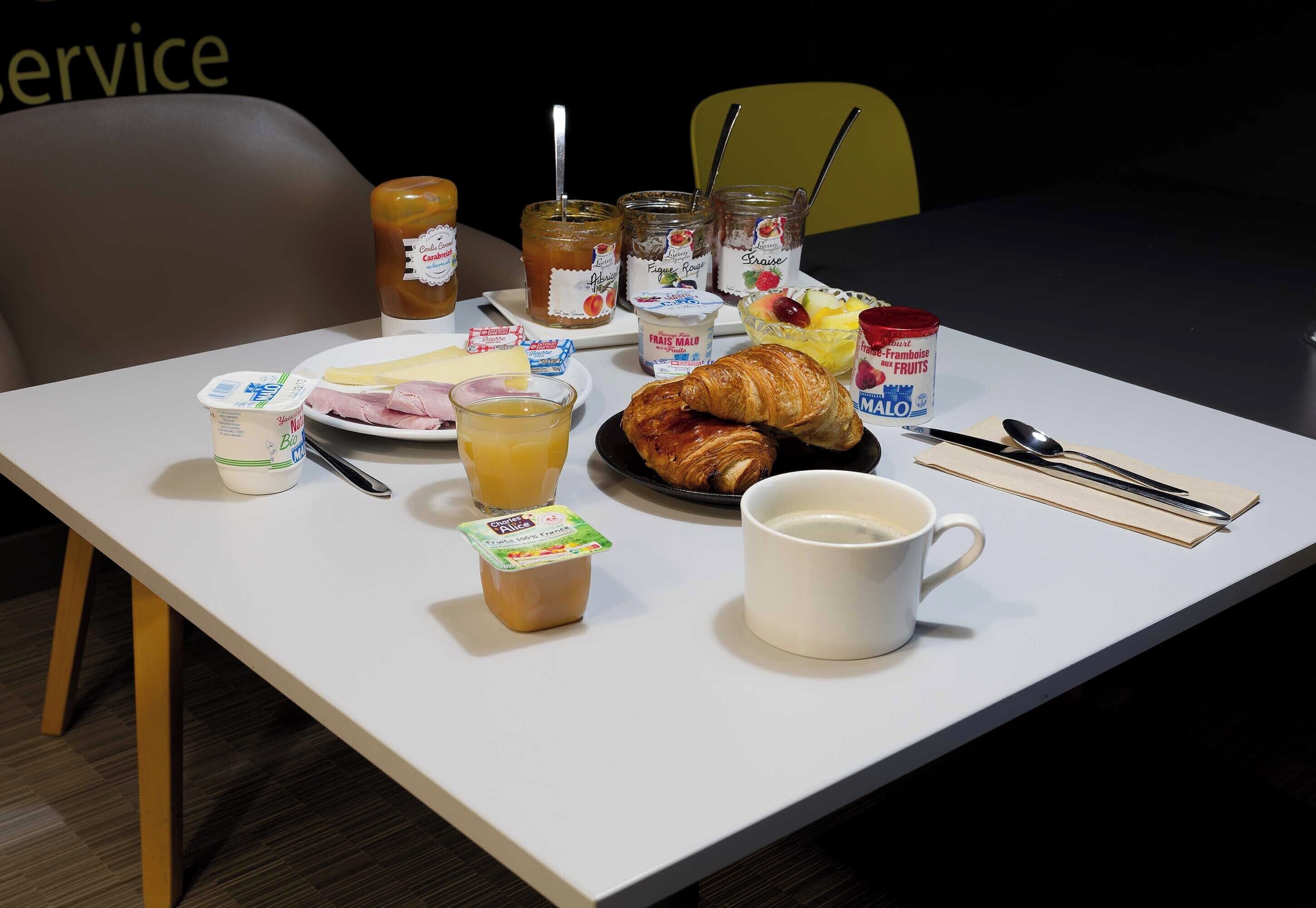 B&B HOTEL Reims Centre Erlon B&B HOTEL Reims Centre Erlon