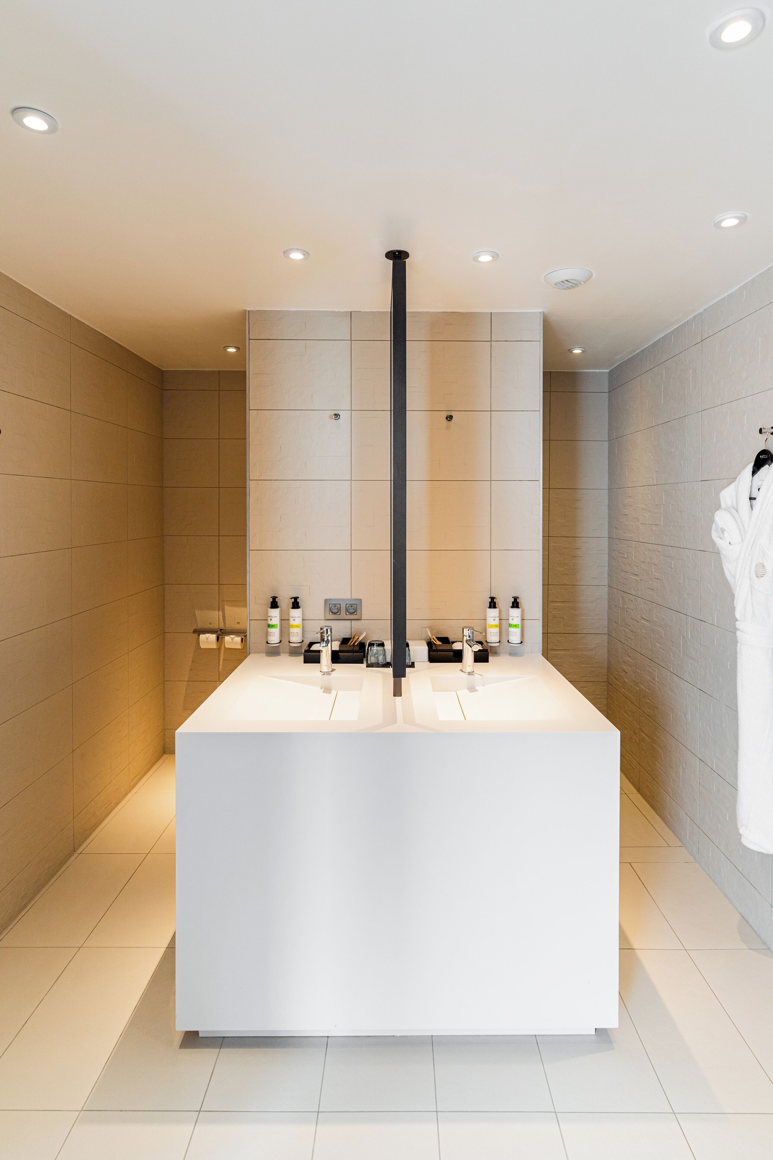 Radisson Blu CDG Airport Terminal Hotel, Paris