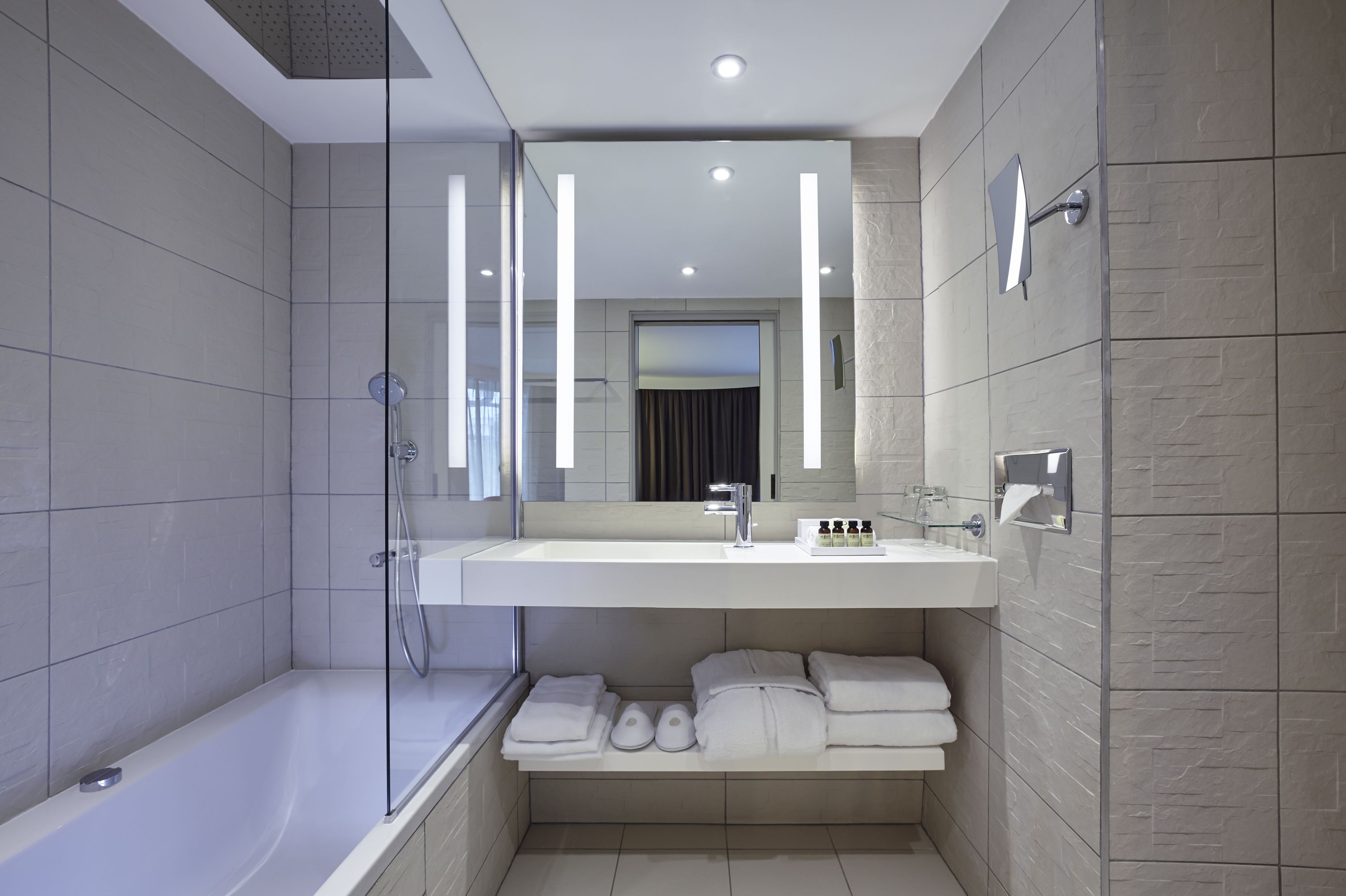 Radisson Blu CDG Airport Terminal Hotel, Paris