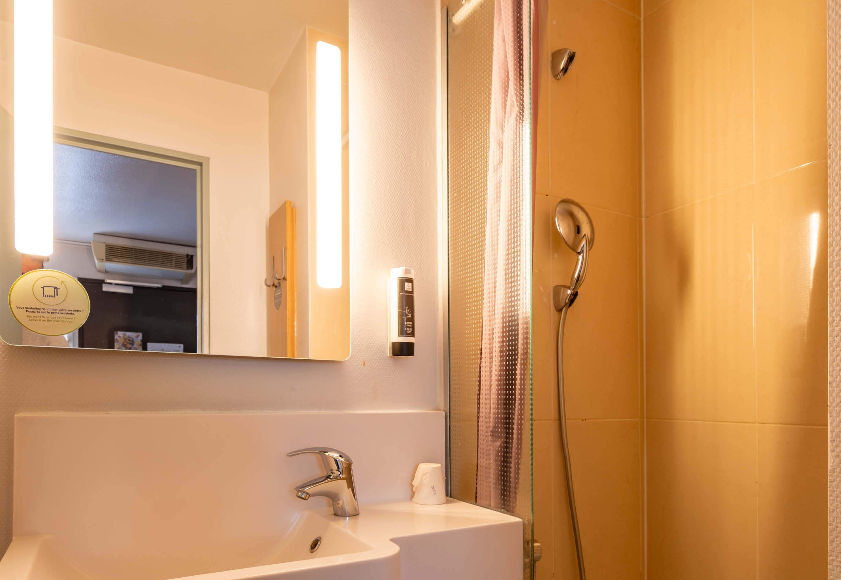 B&B Hotel Grenoble Université 1 B&B Hotel Grenoble Université 1