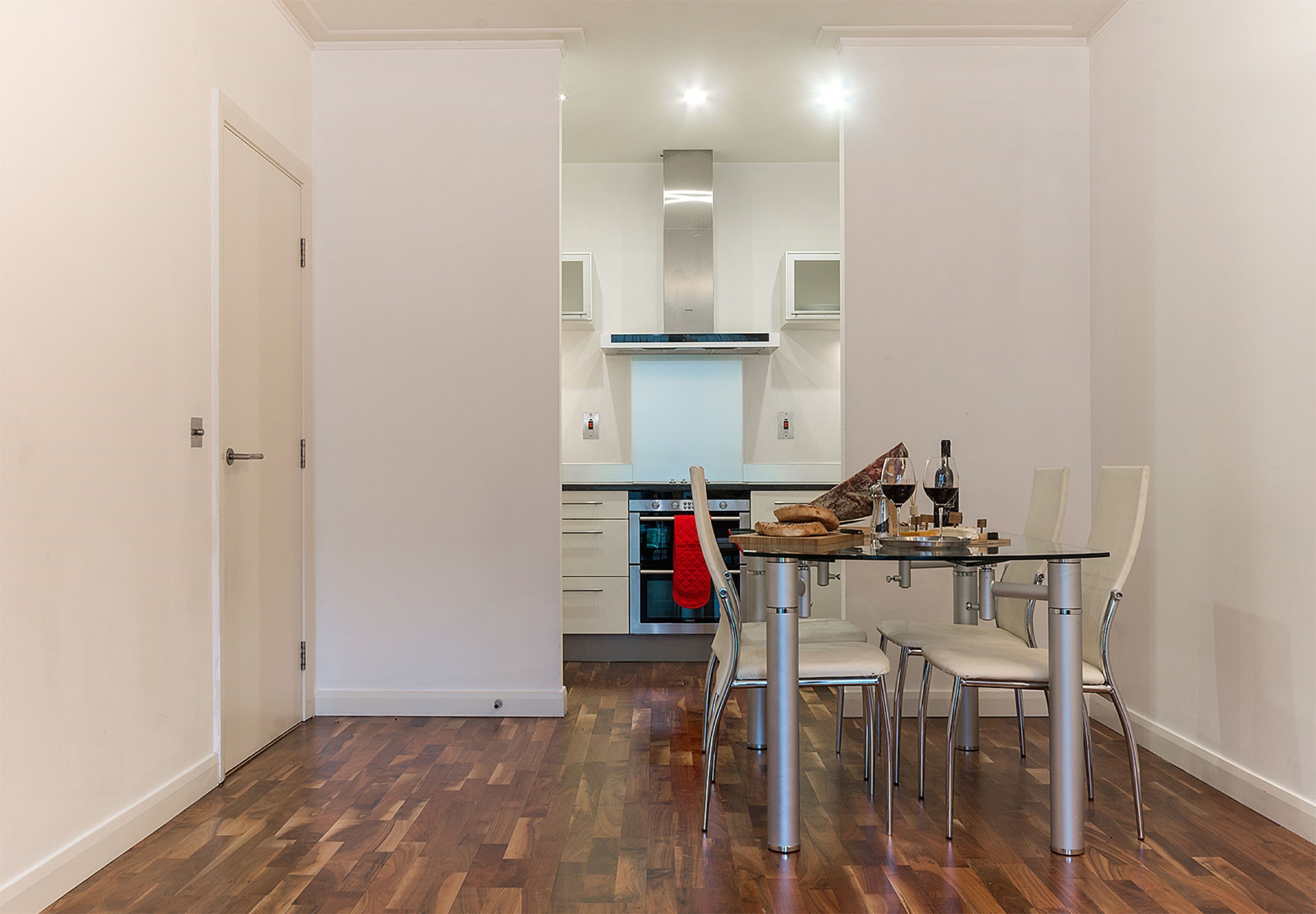 Discovery Dock Apartments East Discovery Dock Apartments East