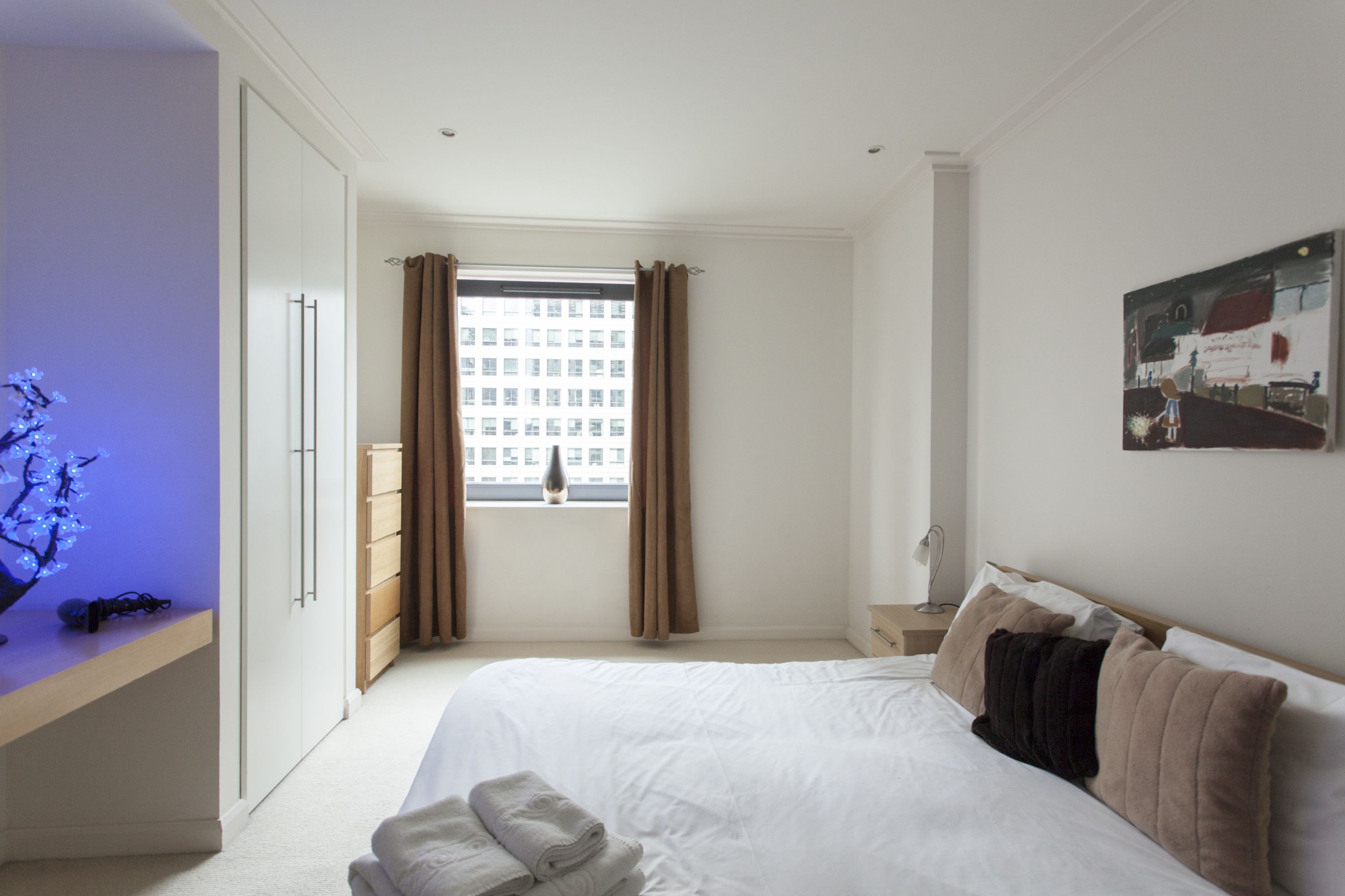 Discovery Dock Apartments East Discovery Dock Apartments East