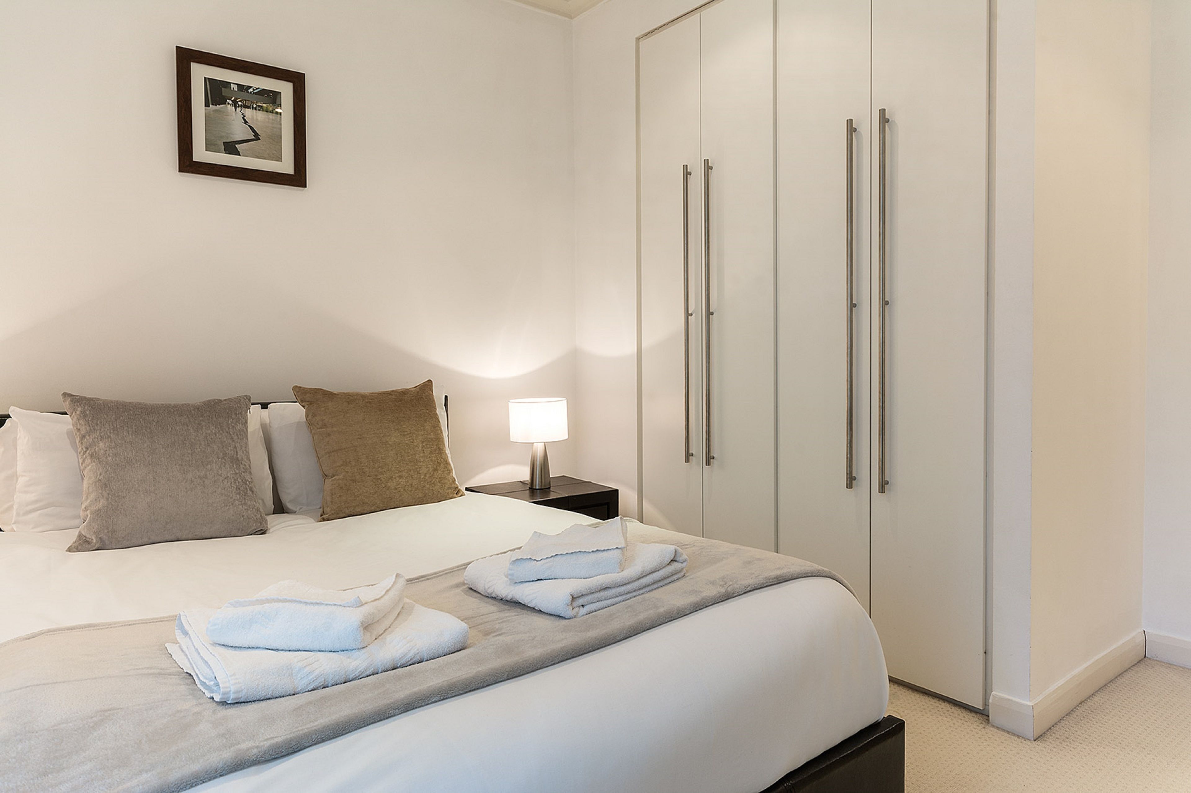 Discovery Dock Apartments East Discovery Dock Apartments East