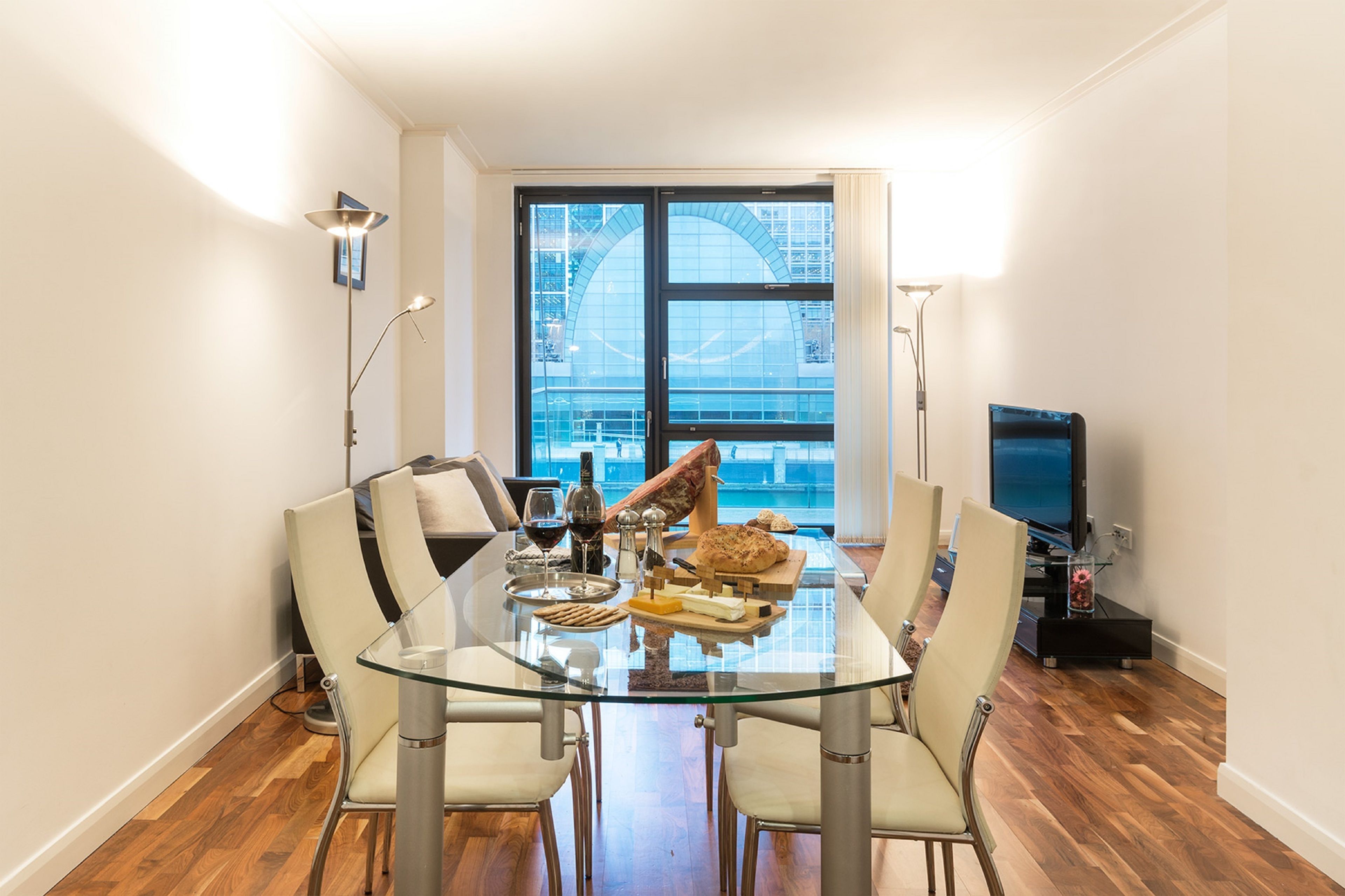 Discovery Dock Apartments East Discovery Dock Apartments East