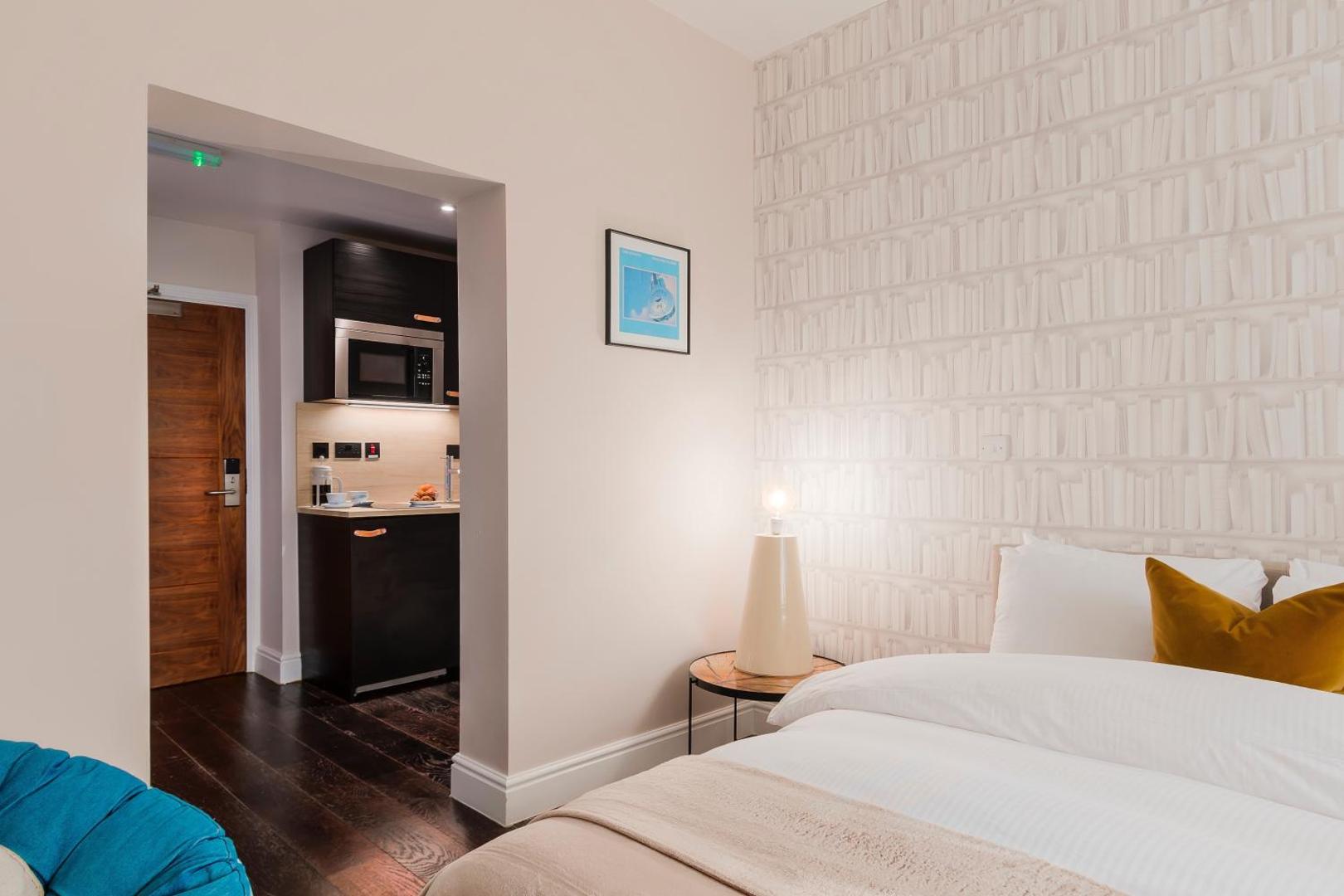 The Knaresborough by Aura Collection