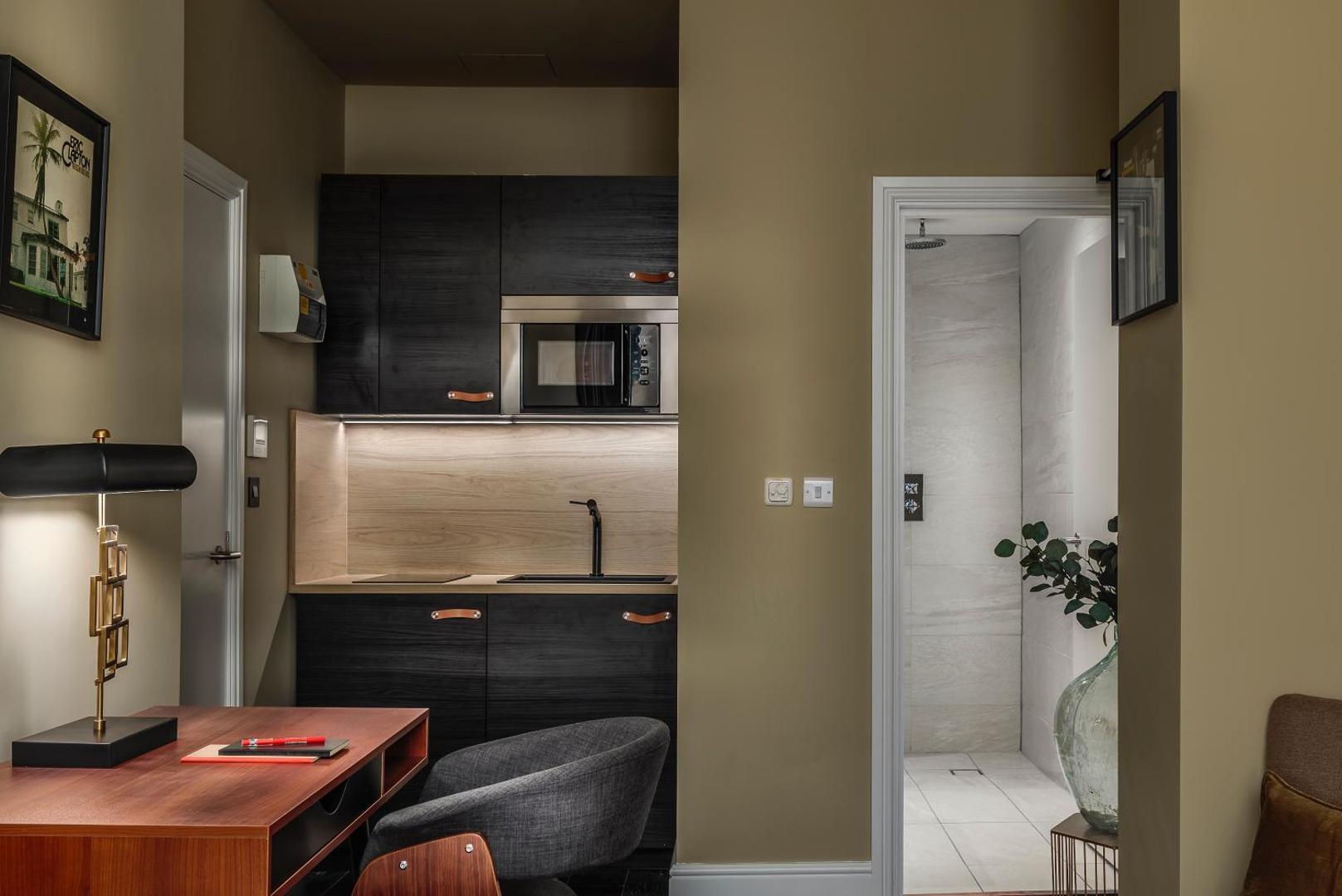 The Knaresborough by Aura Collection