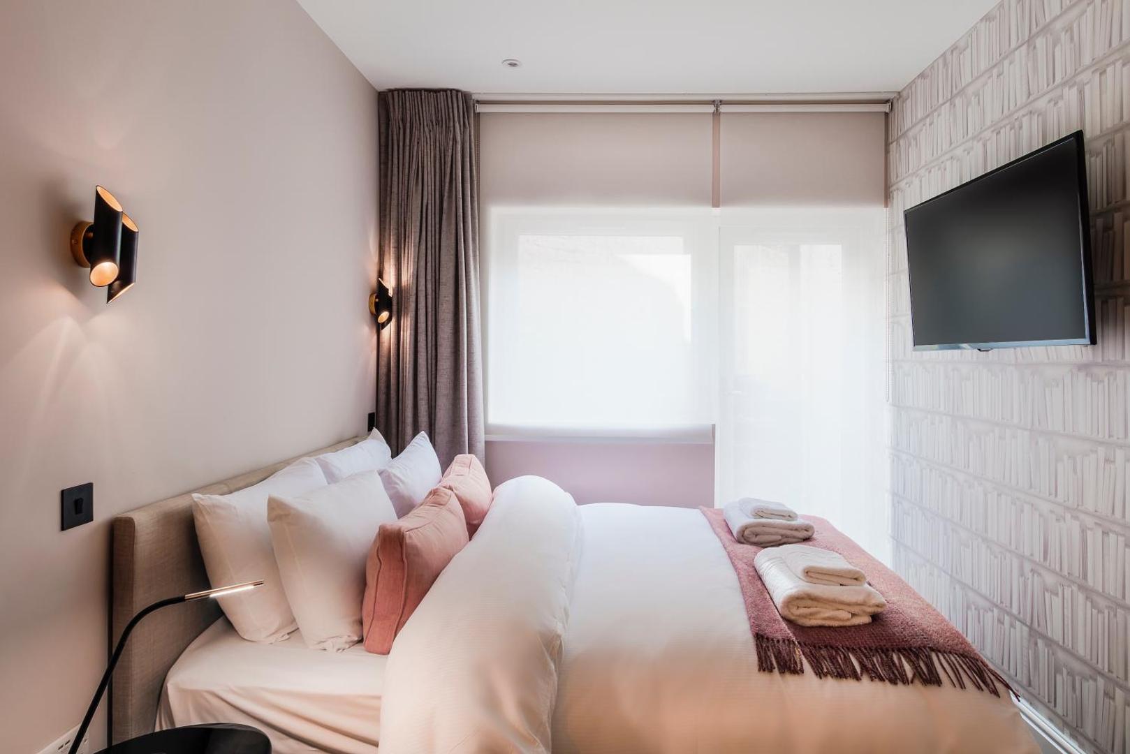 The Knaresborough by Aura Collection