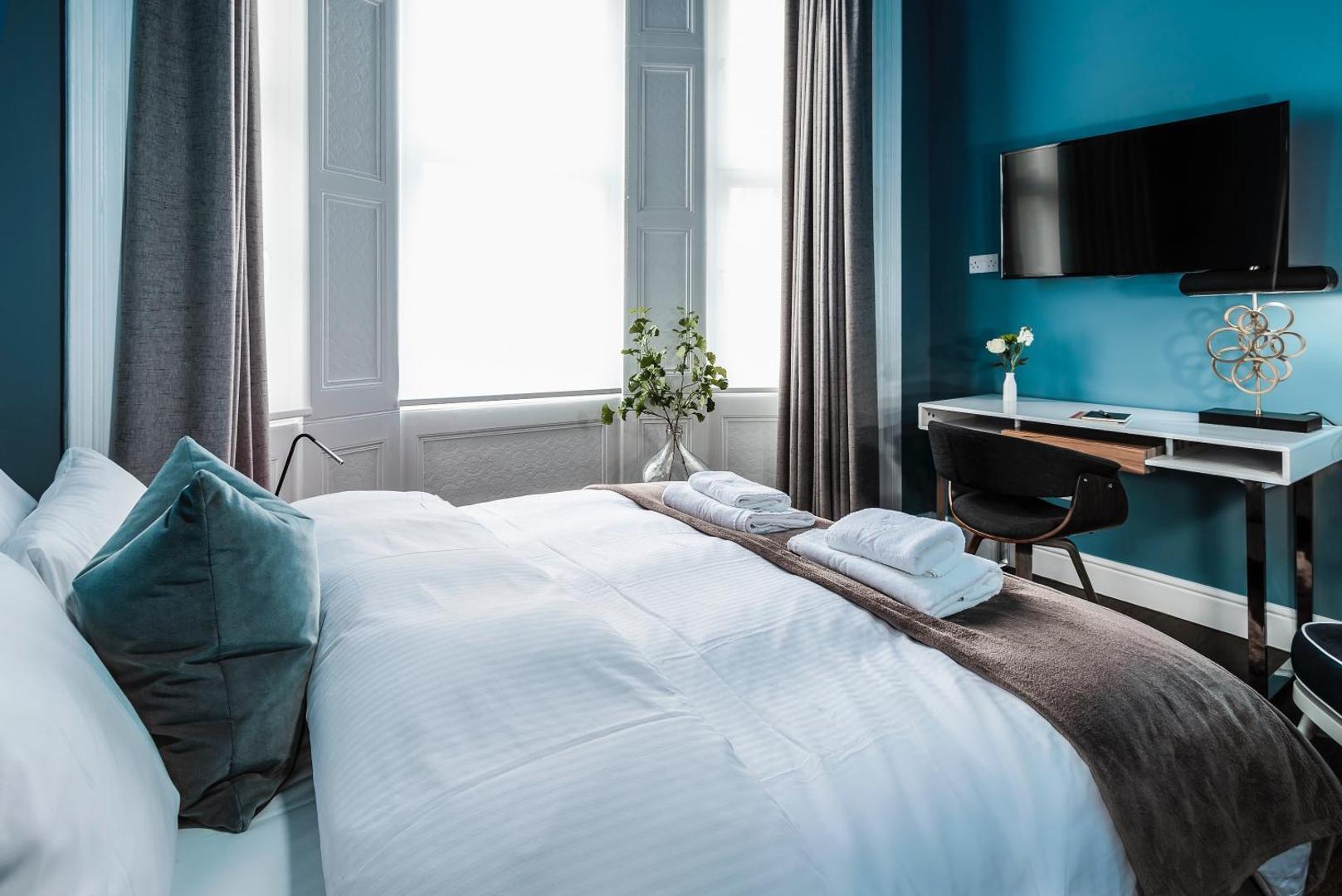 The Knaresborough by Aura Collection