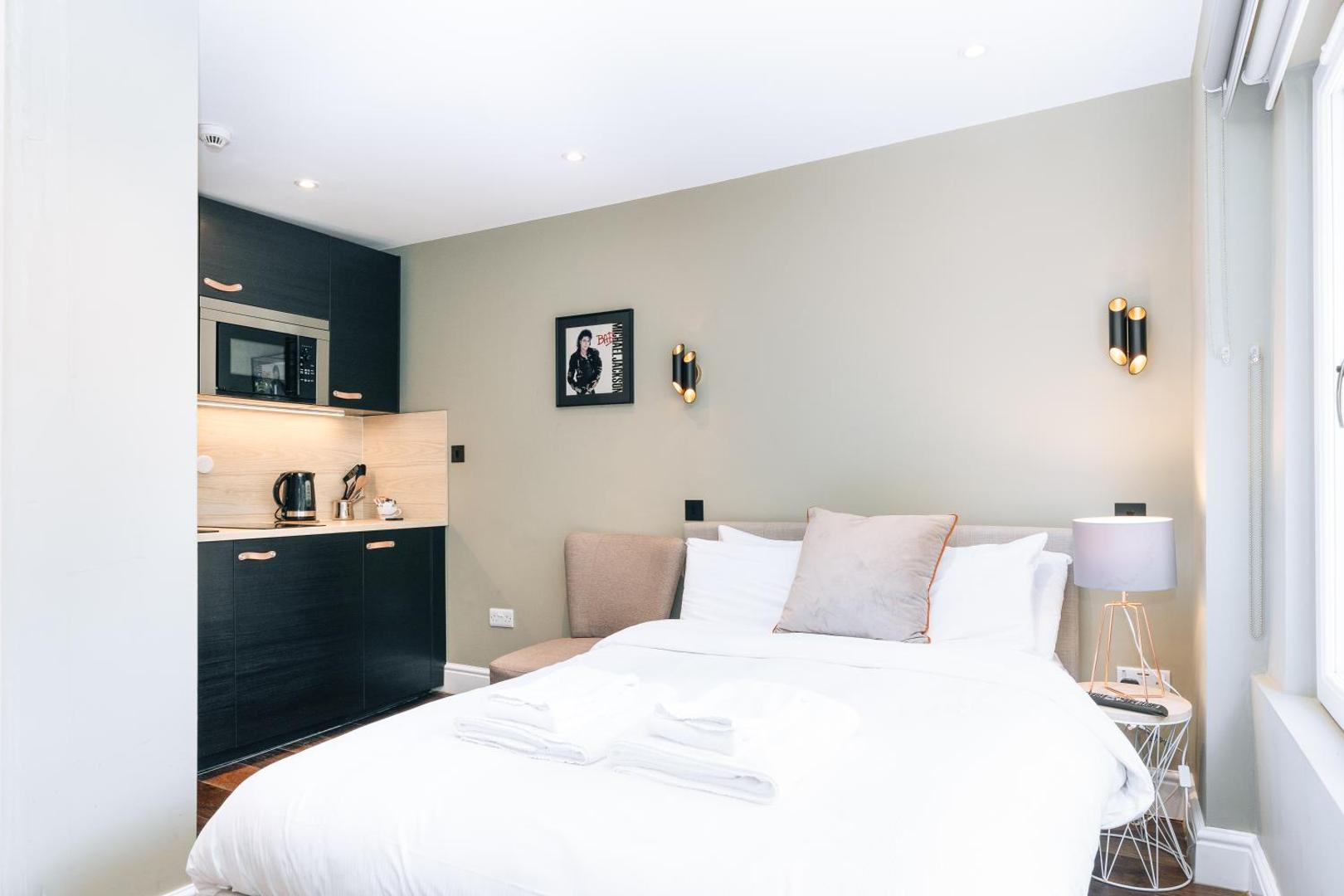 The Knaresborough by Aura Collection