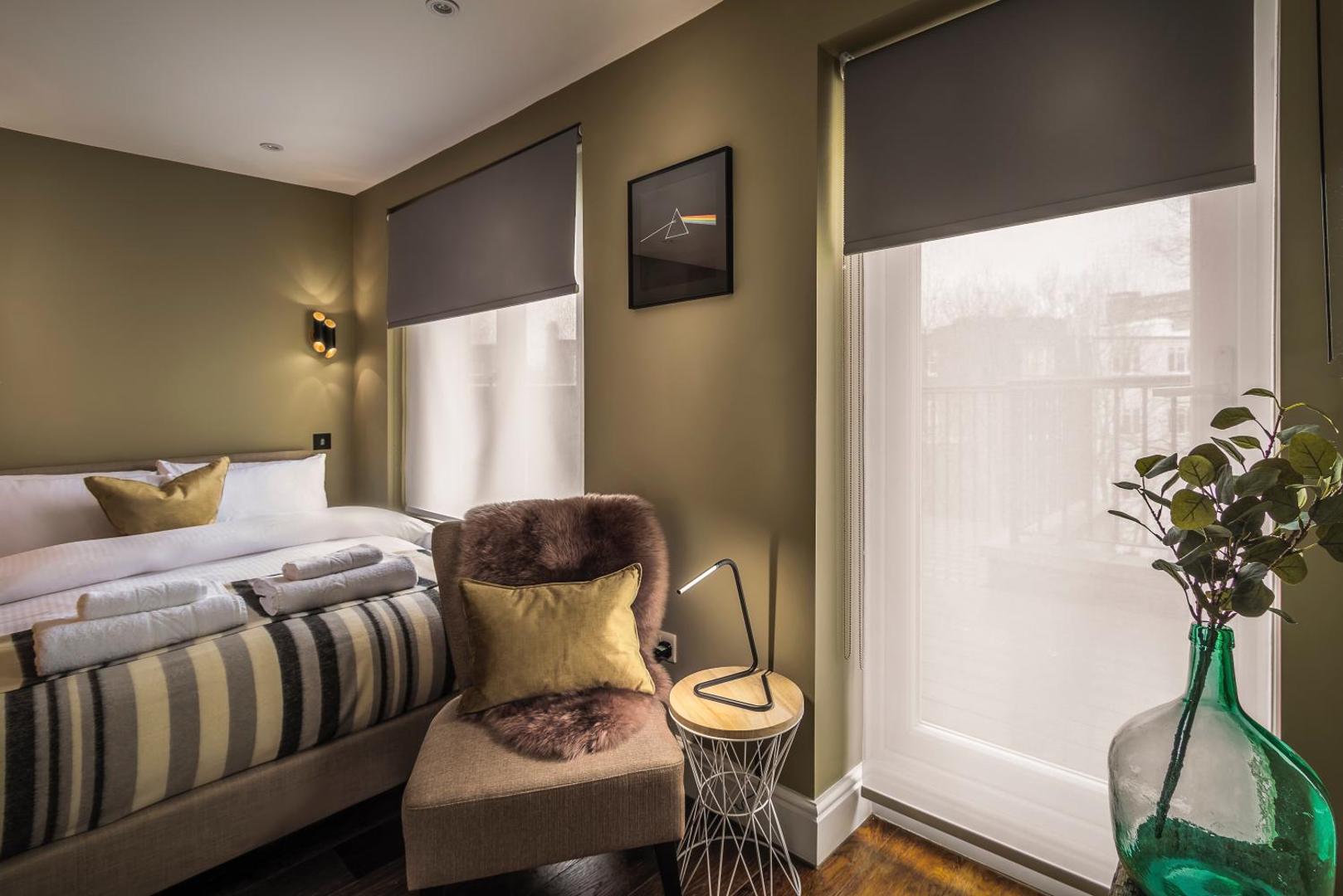 The Knaresborough by Aura Collection