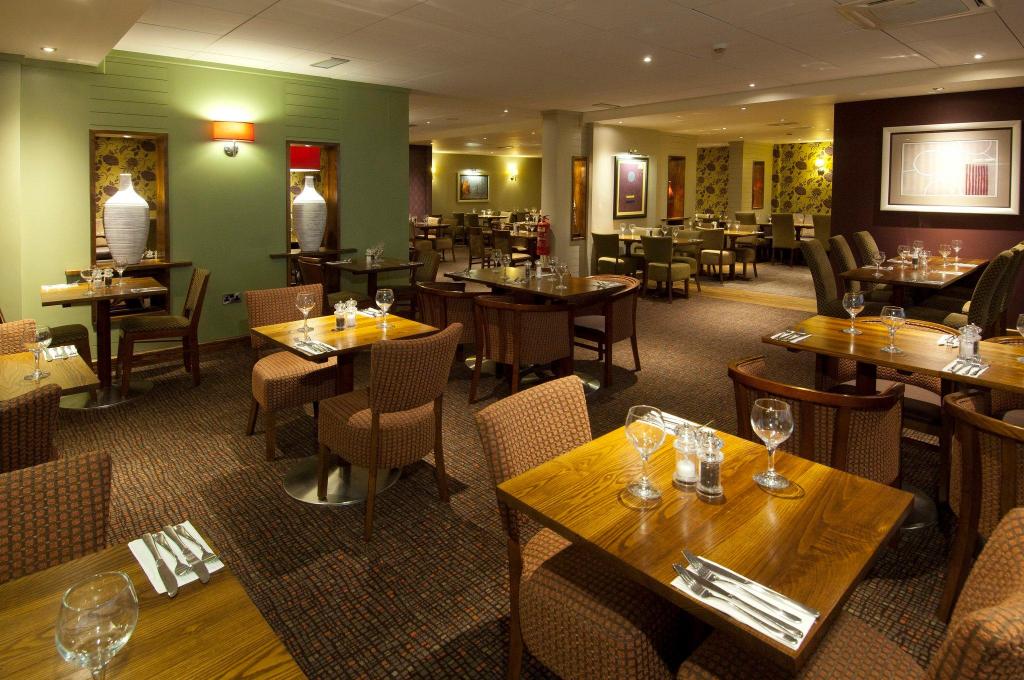 Premier Inn London Heathrow Airport Bath Road