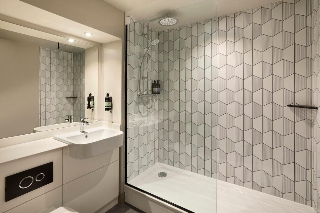 Premier Inn London Heathrow Airport Bath Road